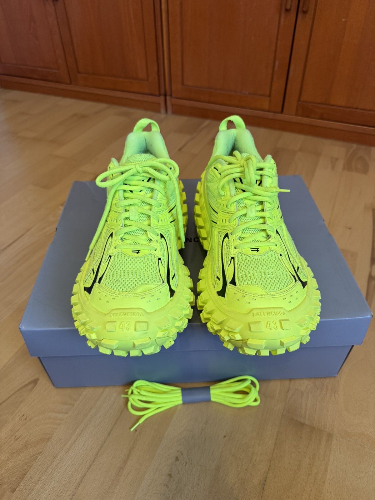 Balenciaga Balenciaga Defender Neon Yellow Size US 10 / EU 43 - 7 Thumbnail