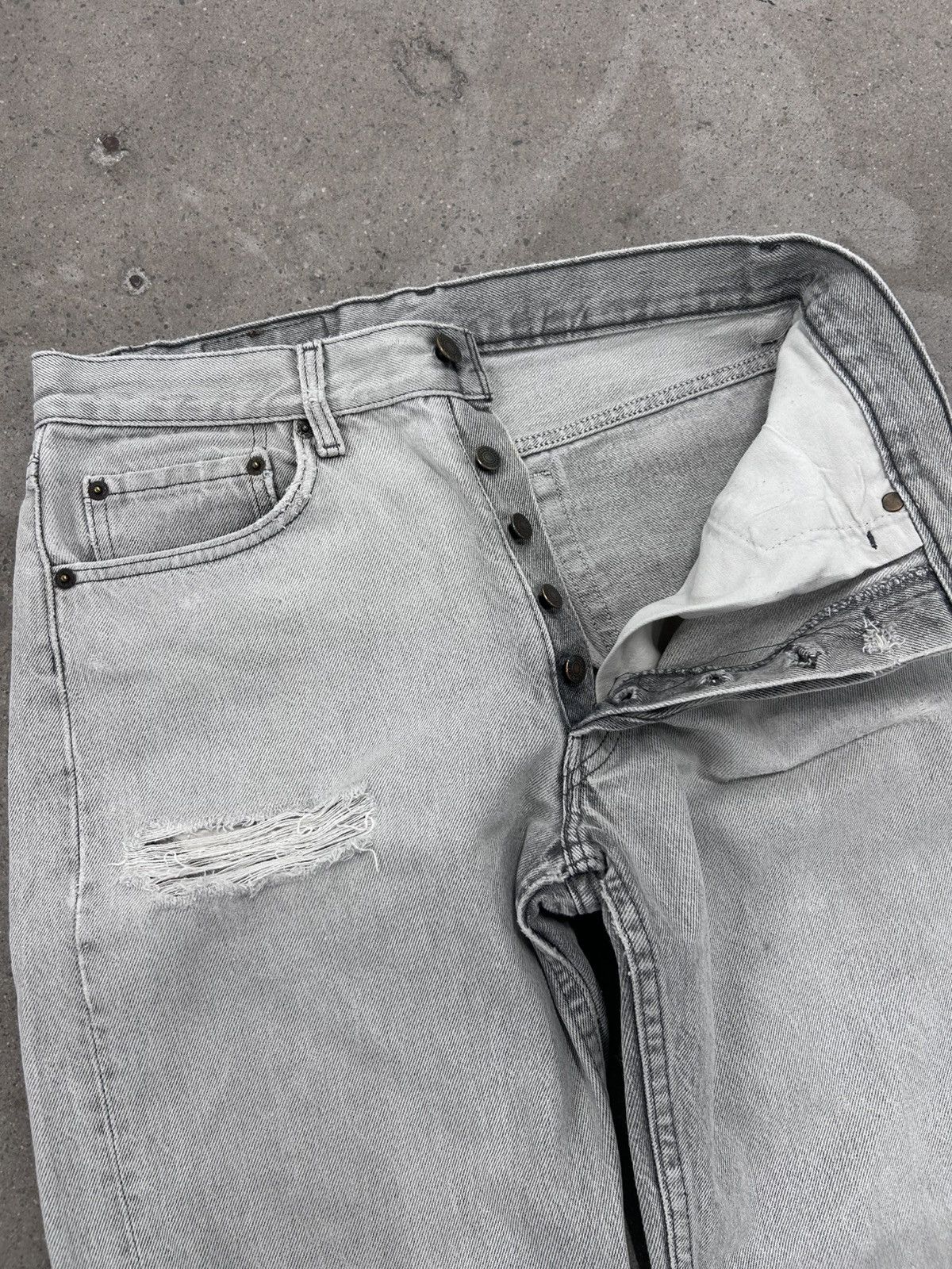 Levi's Vintage 90s Levi's 501 Jeans Made in USA Light Wash Size US 31 - 4 Thumbnail