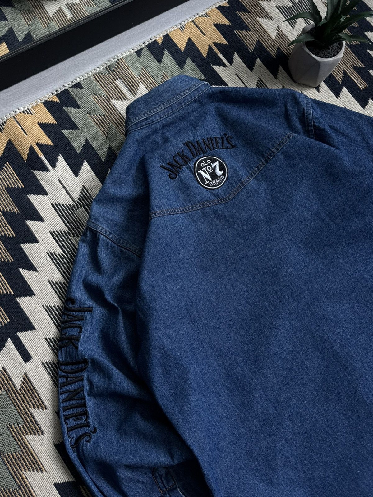 Vintage Vintage Jack Daniel’s Denim Logo Shirt Size US M / EU 48-50 / 2 - 9 Thumbnail