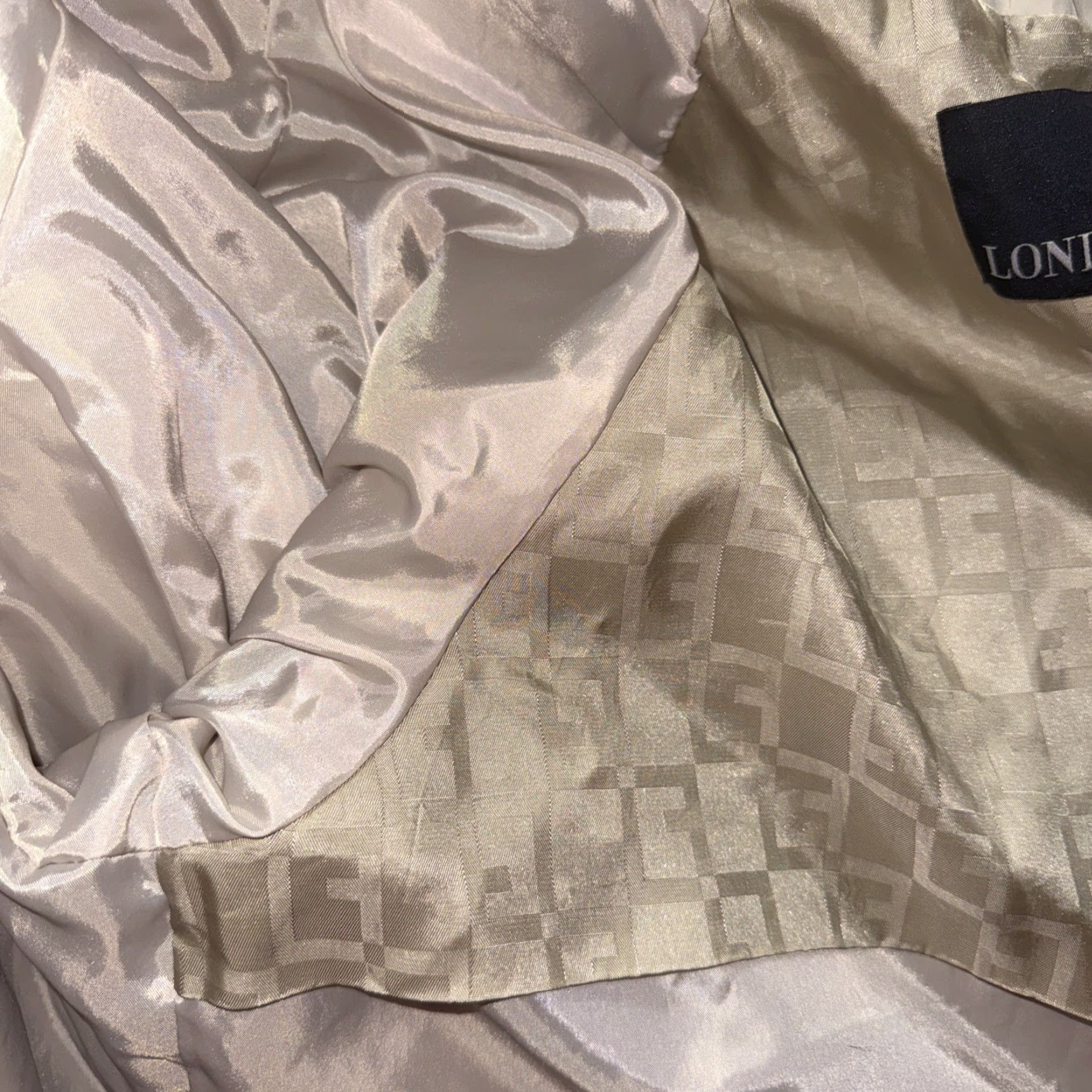 London Fog VINTAGE London Fog Women Trench Coat L Beige Tan Lightweight Regular Pockets Shoulder Pads Long Sleeve Button Closure Dry Clean Only 1990s Mens? Size L / US 10 / IT 46 - 4 Thumbnail