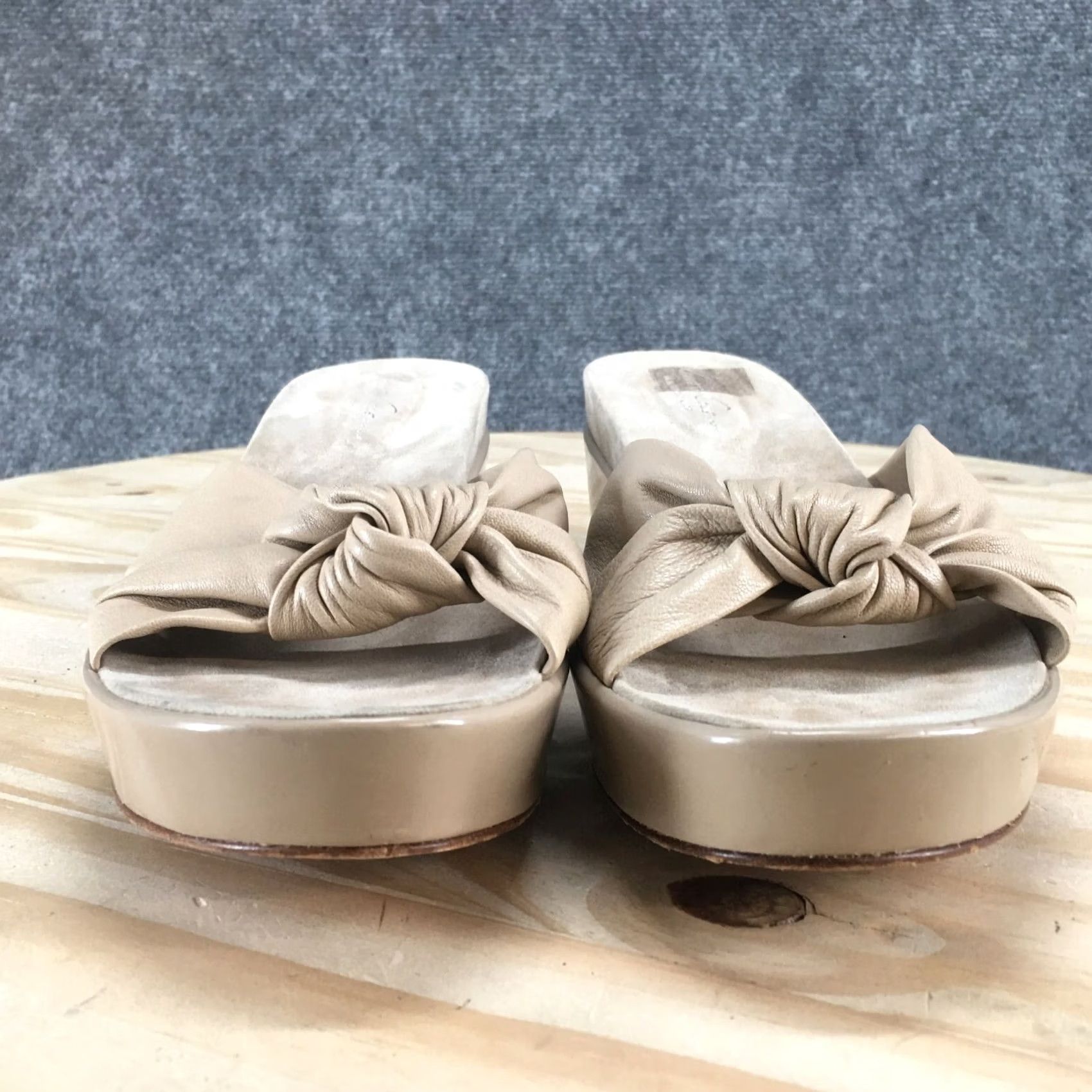 Kenneth Cole Kenneth Cole Sandals Womens 8.5 M Sacred Slide Beige Leather Casual Wedge Heels Size US 9 / IT 39 - 7 Thumbnail