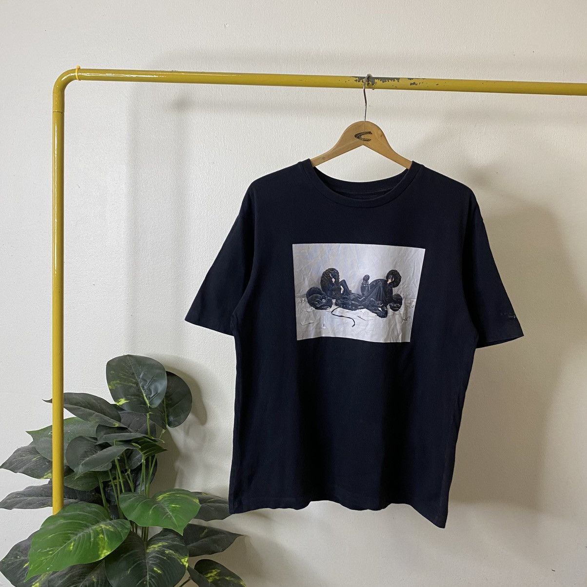Uniqlo Yuni Yoshida x Disney Mickey Mouse Art Collaboration Tshirt Size US L / EU 52-54 / 3 - 1 Thumbnail