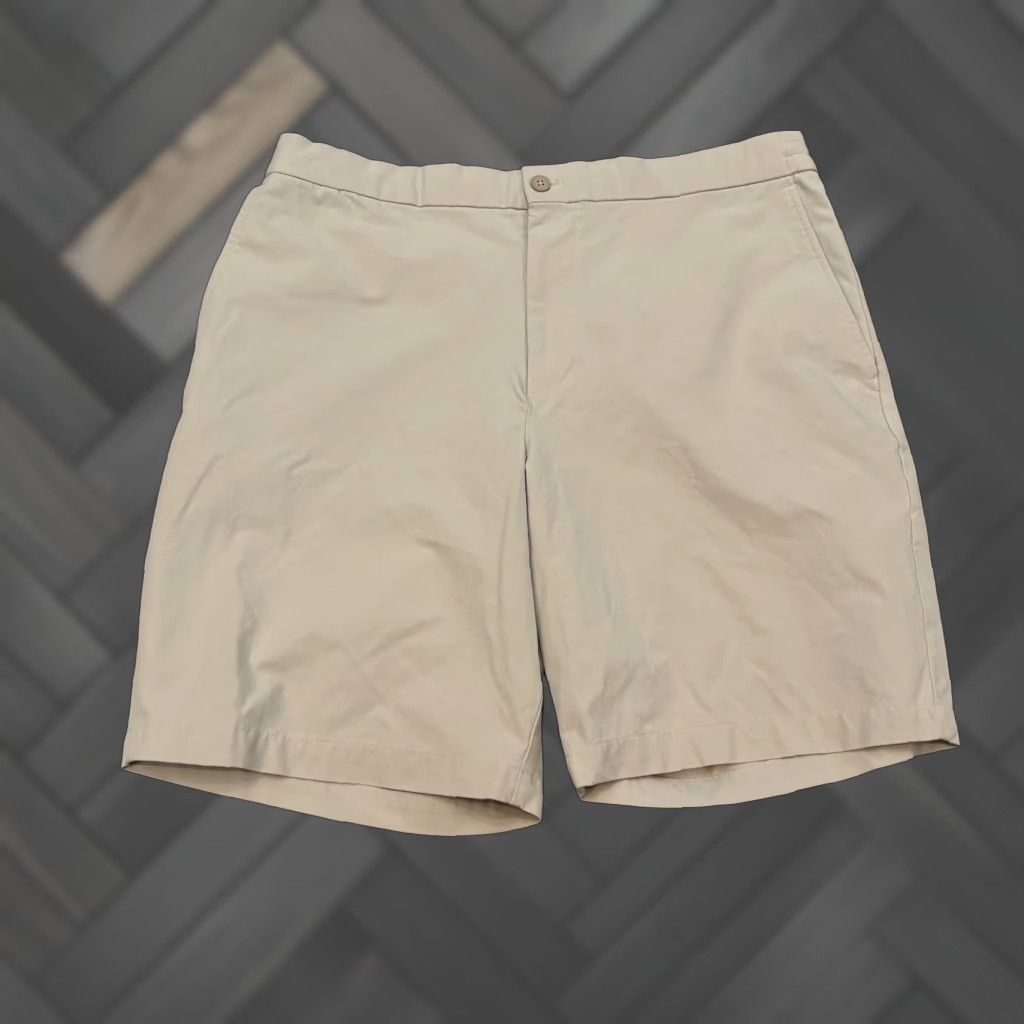 Banana Republic Banana Republic Shorts Mens 34 Beige Performance Quick Dry Chino 9" Inseam Size US 34 / EU 50 - 1 Thumbnail