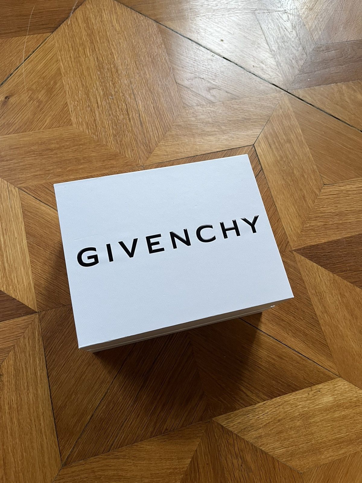 Givenchy Silver Water Bootle with Strap Size ONE SIZE - 4 Thumbnail