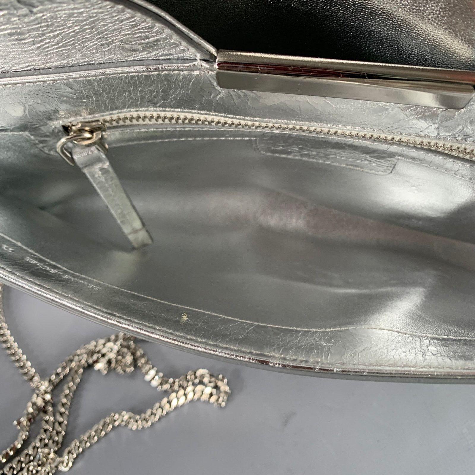 Roger Vivier ROGER VIVIER Metallic Silver Textured Leather Clutch Handbag Size ONE SIZE - 5 Thumbnail