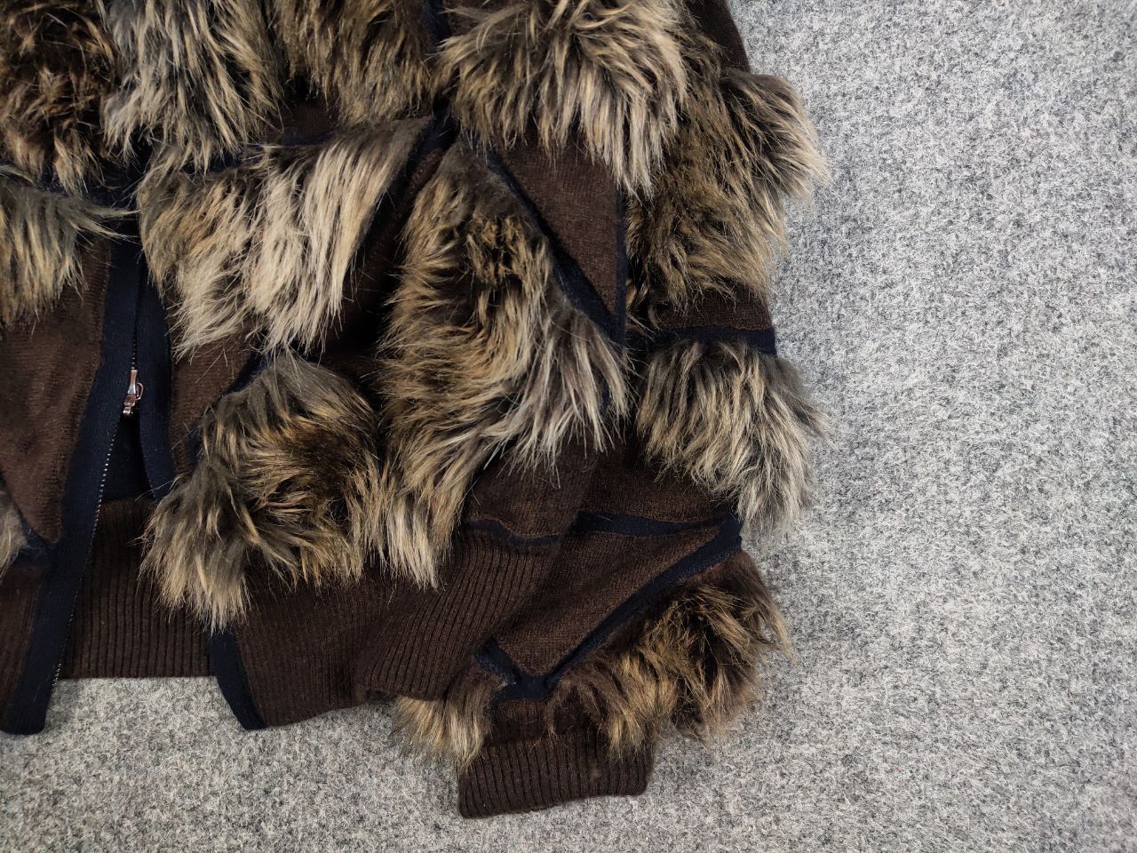 Chanel Chanel La petite veste noire Cachemire Faux Fur Jacket Size XS / US 0-2 / IT 36-38 - 11 Thumbnail