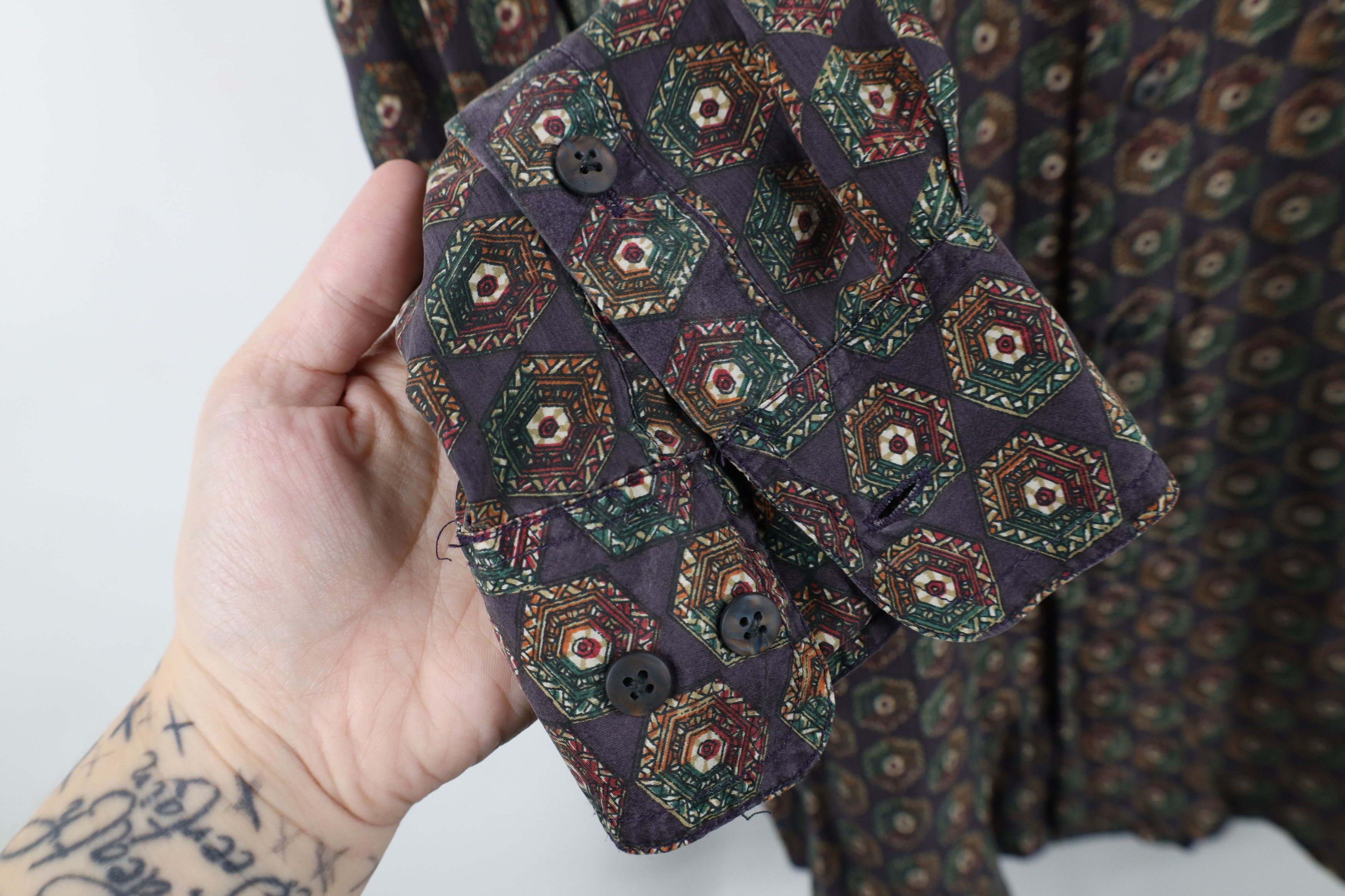 Vintage Vintage 90s Streetwear Faded Geometric Baggy Button Shirt Size US M / EU 48-50 / 2 - 6 Thumbnail