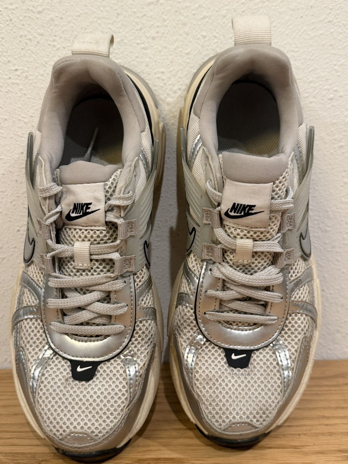 Nike Nike V2K Run Summit White Metallic Silver 8 Running Sneakers Size US 8 / IT 38 - 3 Thumbnail