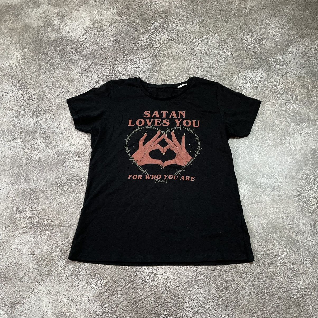 Vintage Vintage Y2K Satan Loves You Graphic Tee Grunge Black Faded M Size US M / EU 48-50 / 2 - 3 Thumbnail
