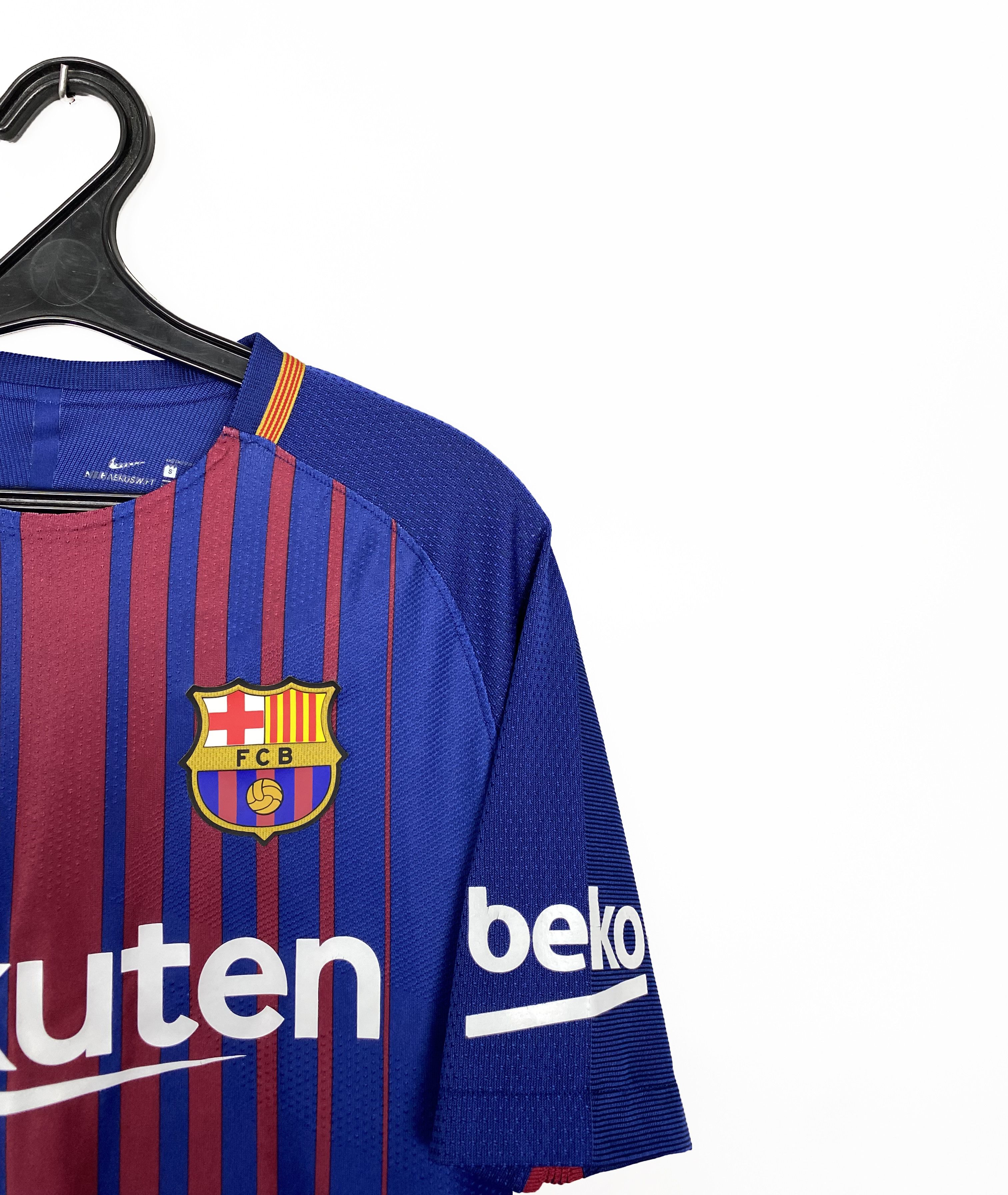 Other BARCELONA 2017/18 NIKE HOME FOOTBALL SOCCER JERSEY KIT Size US S / EU 44-46 / 1 - 3 Thumbnail