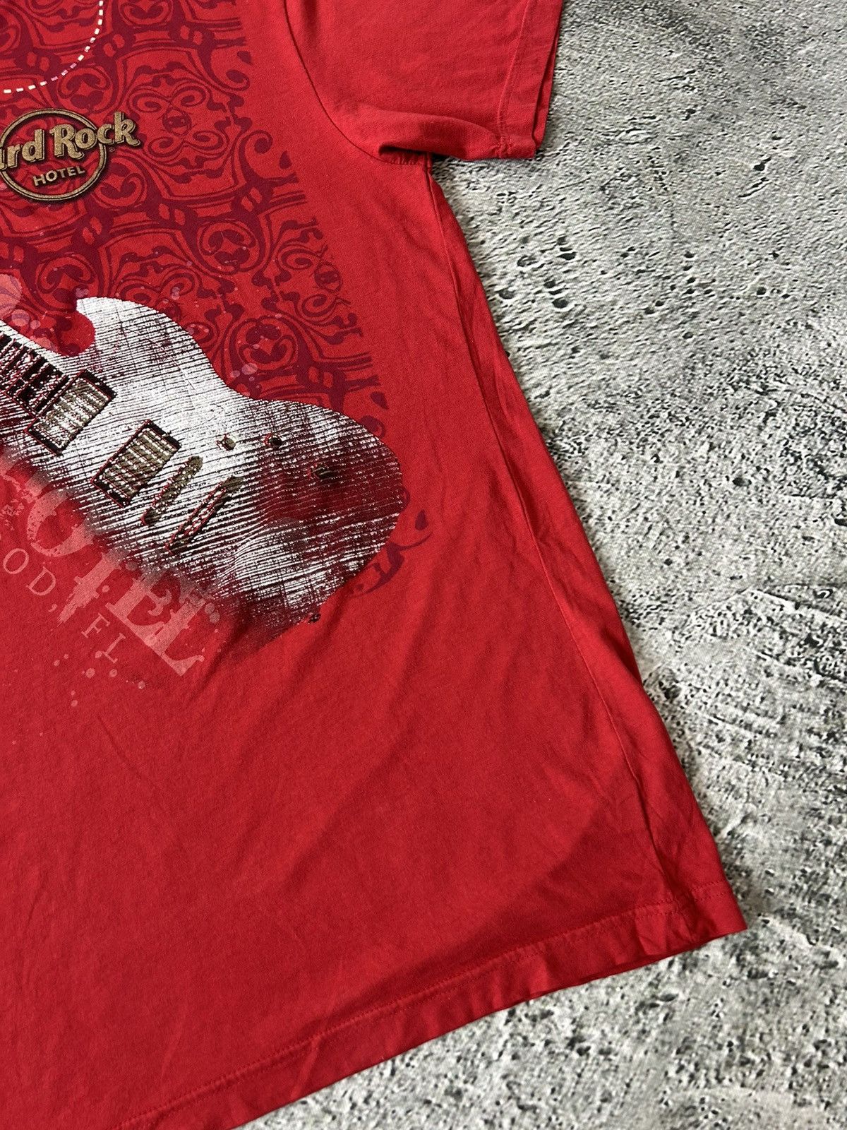 Hard Rock Cafe Hard Rock Cafe Hollywood T-shirt vintage red Y2K guitar Size US XL / EU 56 / 4 - 3 Thumbnail
