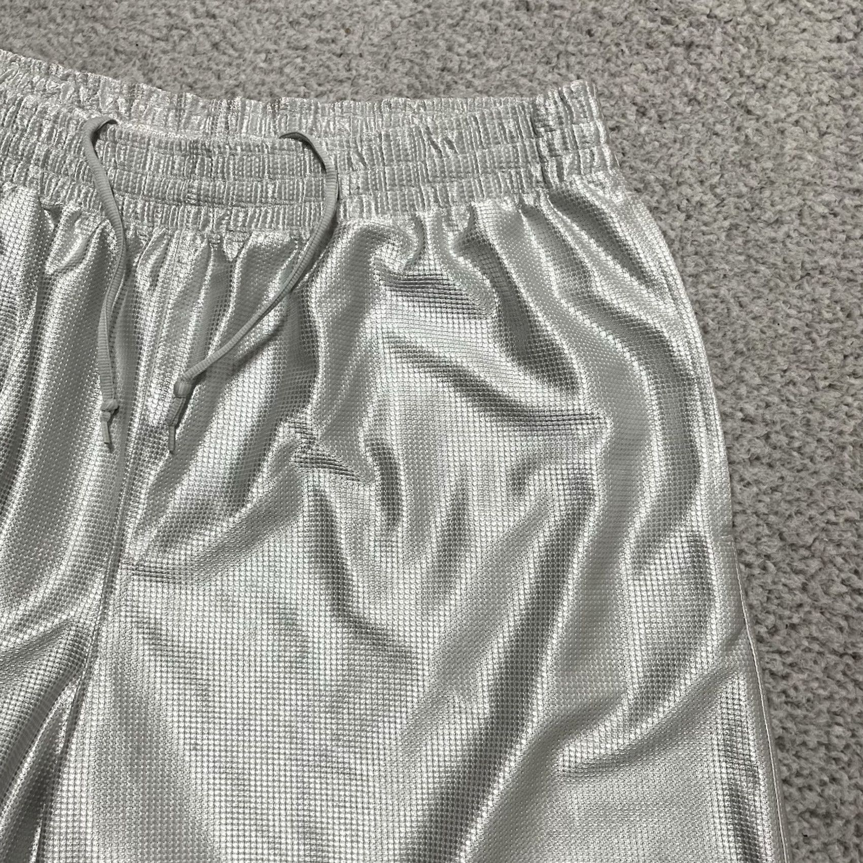 Nike VINTAGE Nike Shorts Mens XL White Basketball Training Gym Dazzle Shiny Y2K Swoosh Silky Size US 36 / EU 52 - 5 Thumbnail
