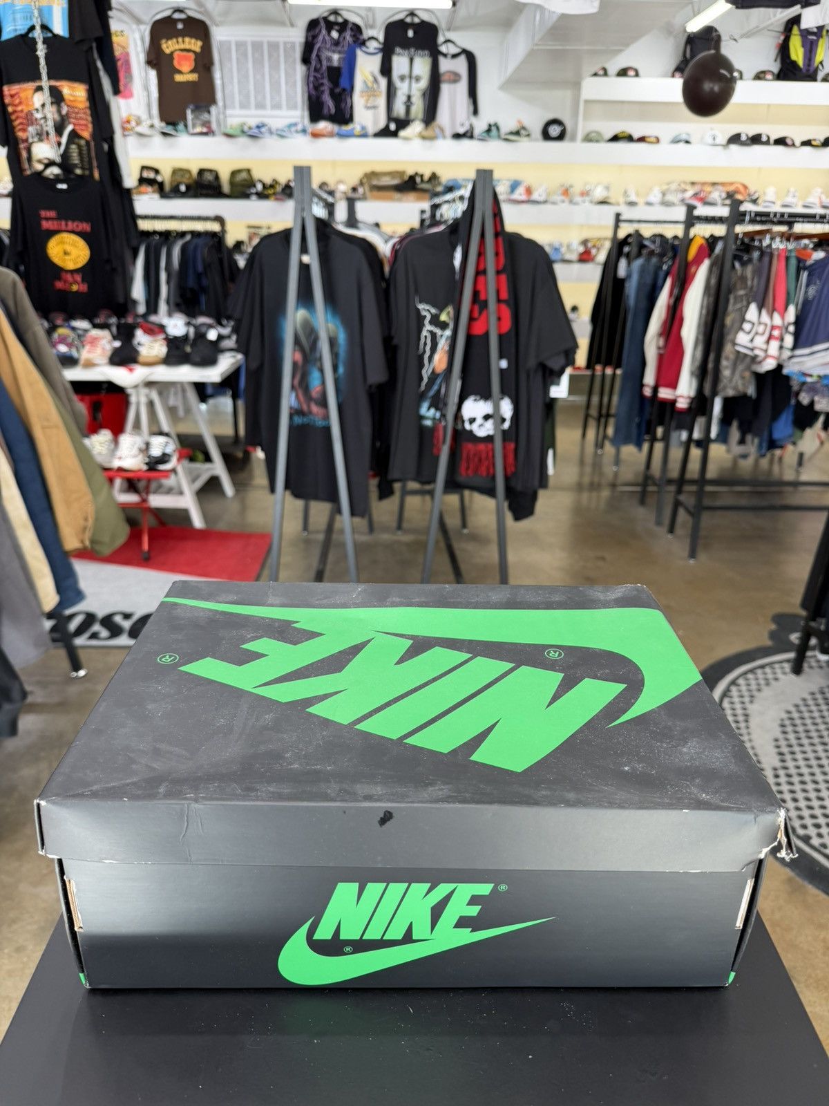 Jordan Brand Air Jordan 1 High Lucky Green Size 9 (2023) Size US 9 / EU 42 - 17 Thumbnail