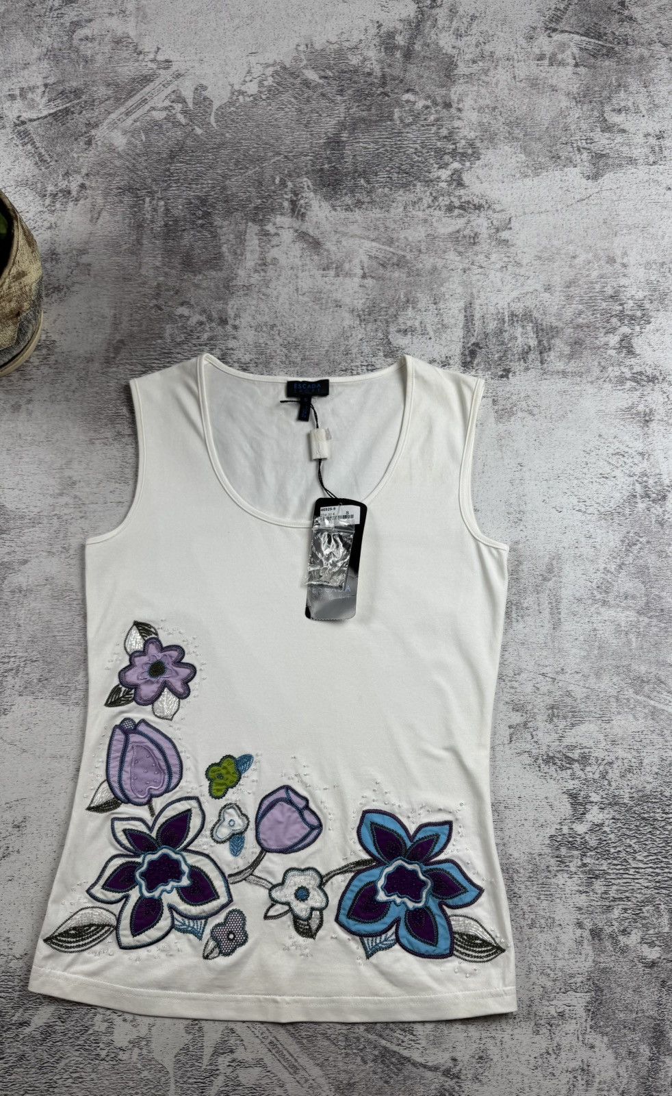 Escada Sport Escada Sport Embroidered Flowers Small Sleeveless White Luxury Tank Trotter Top Size S / US 4 / IT 40 - 3 Thumbnail