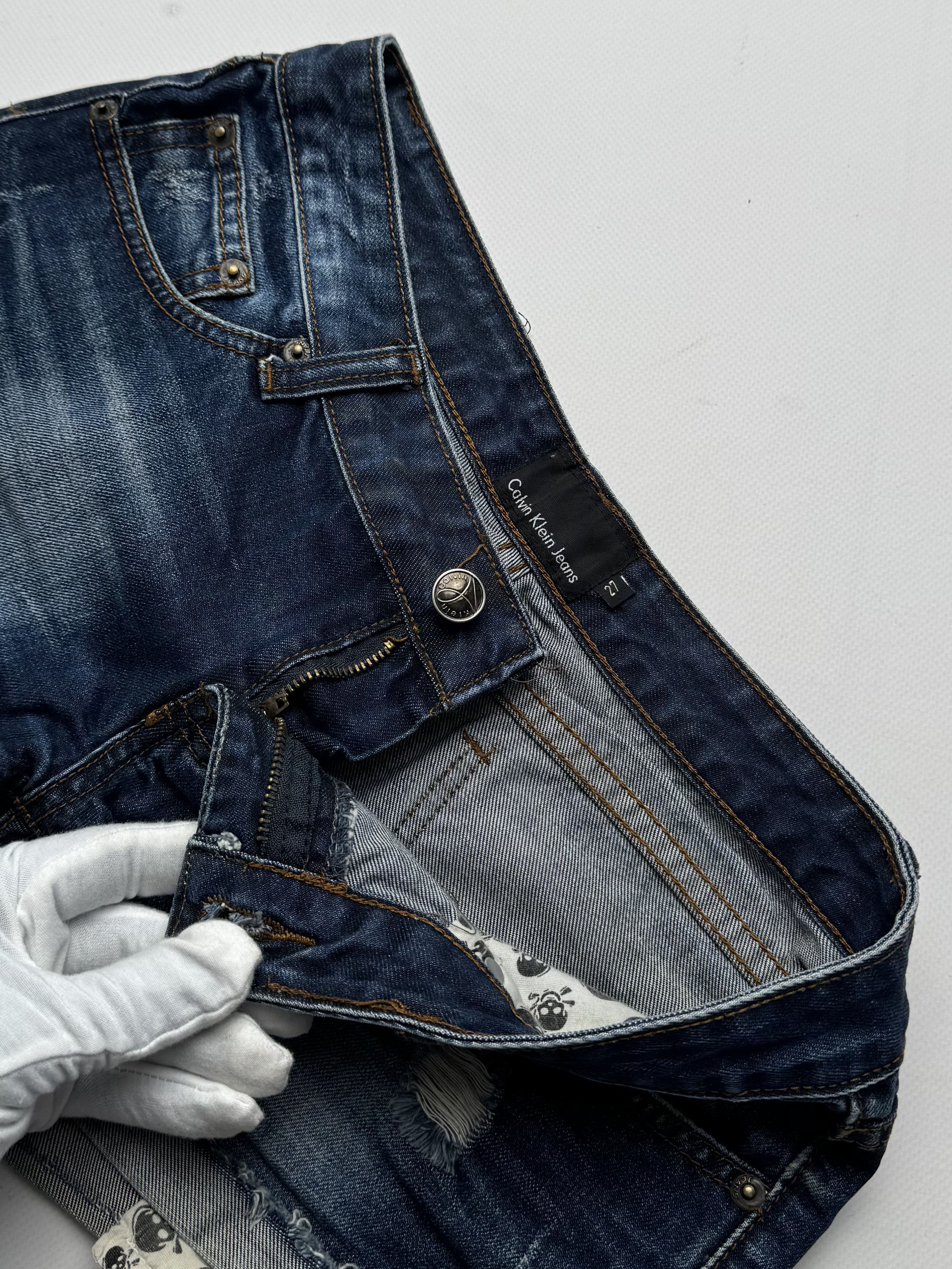 Vintage Y2K Women's Denim Shorts Distressed Cuffed Blue Low Rise E2 Size 27" / US 4 / IT 40 - 3 Thumbnail