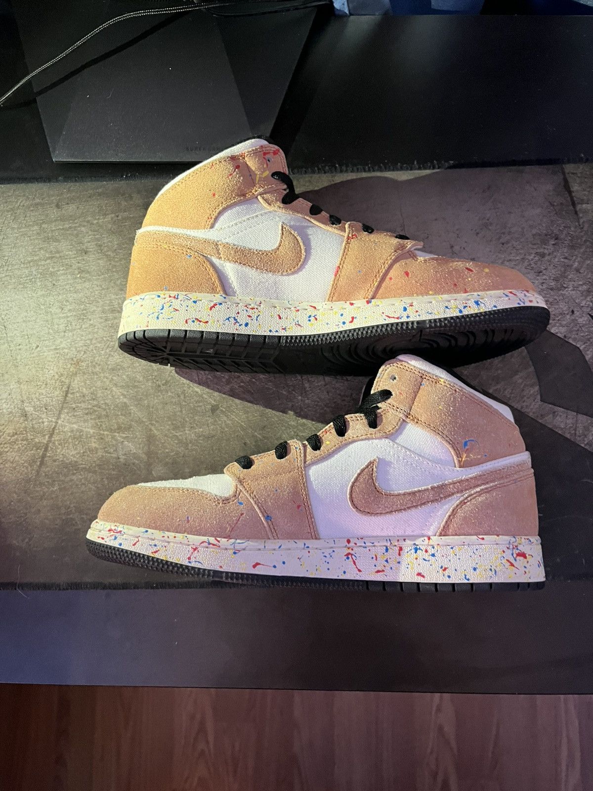 Jordan Brand Jordan 1 Mid Brushstroke (GS) Size US 6.5 / EU 39-40 - 7 Thumbnail