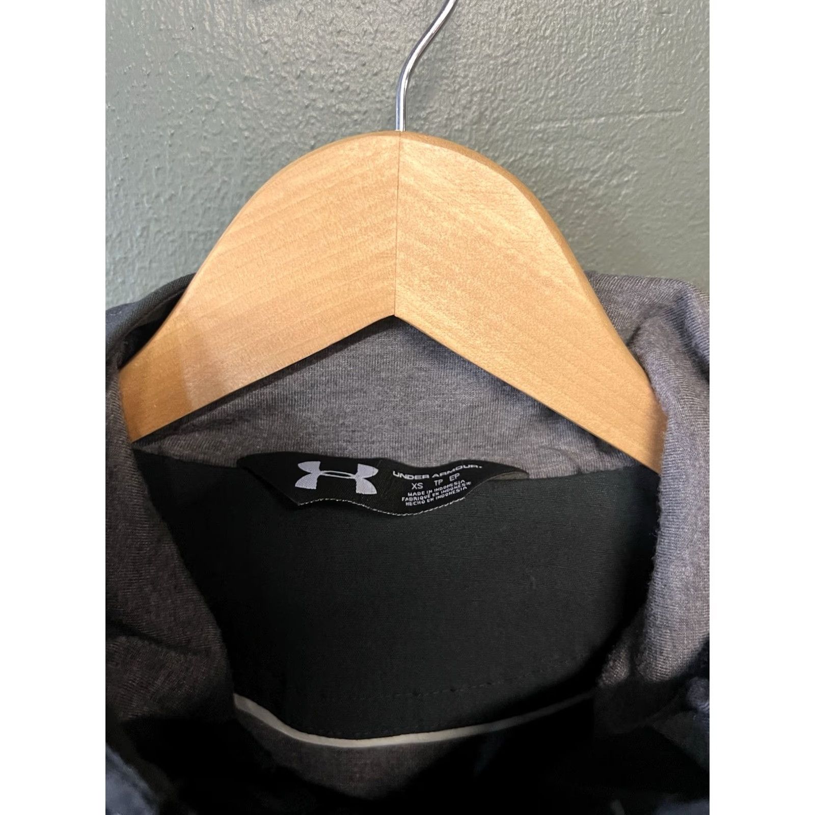 Under Armour Under Armour Womens Black Nylon Softshell Hooded Jacket XS Size Nylong? Size XS / US 0-2 / IT 36-38 - 3 Thumbnail