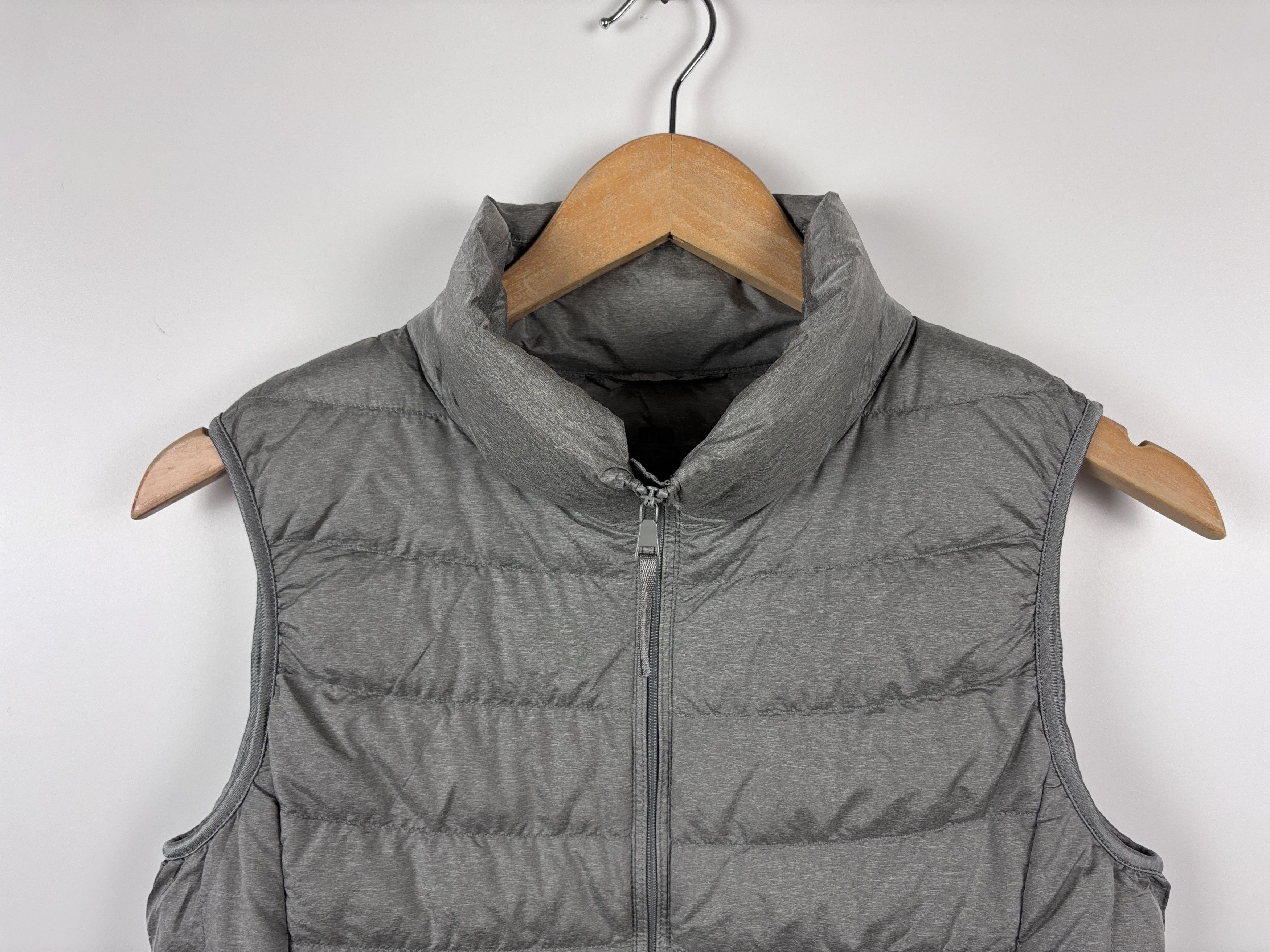 Uniqlo Womens Uniqlo Down Puffer Vest Gray Size M Size M / US 6-8 / IT 42-44 - 2 Thumbnail