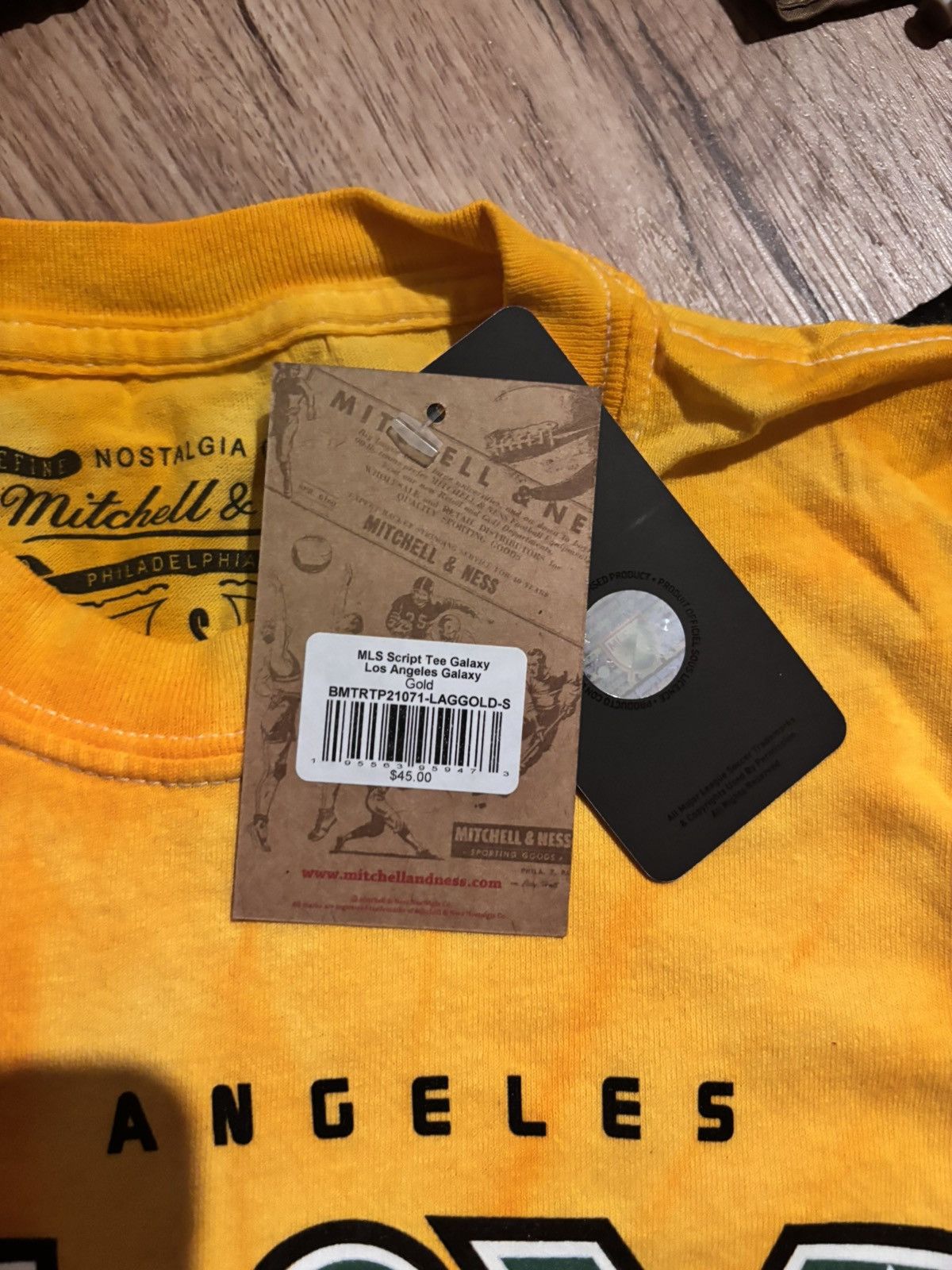 Mitchell & Ness MLS Script Tee Galaxy Los Angeles Galaxy Gold Size US S / EU 44-46 / 1 - 4 Thumbnail