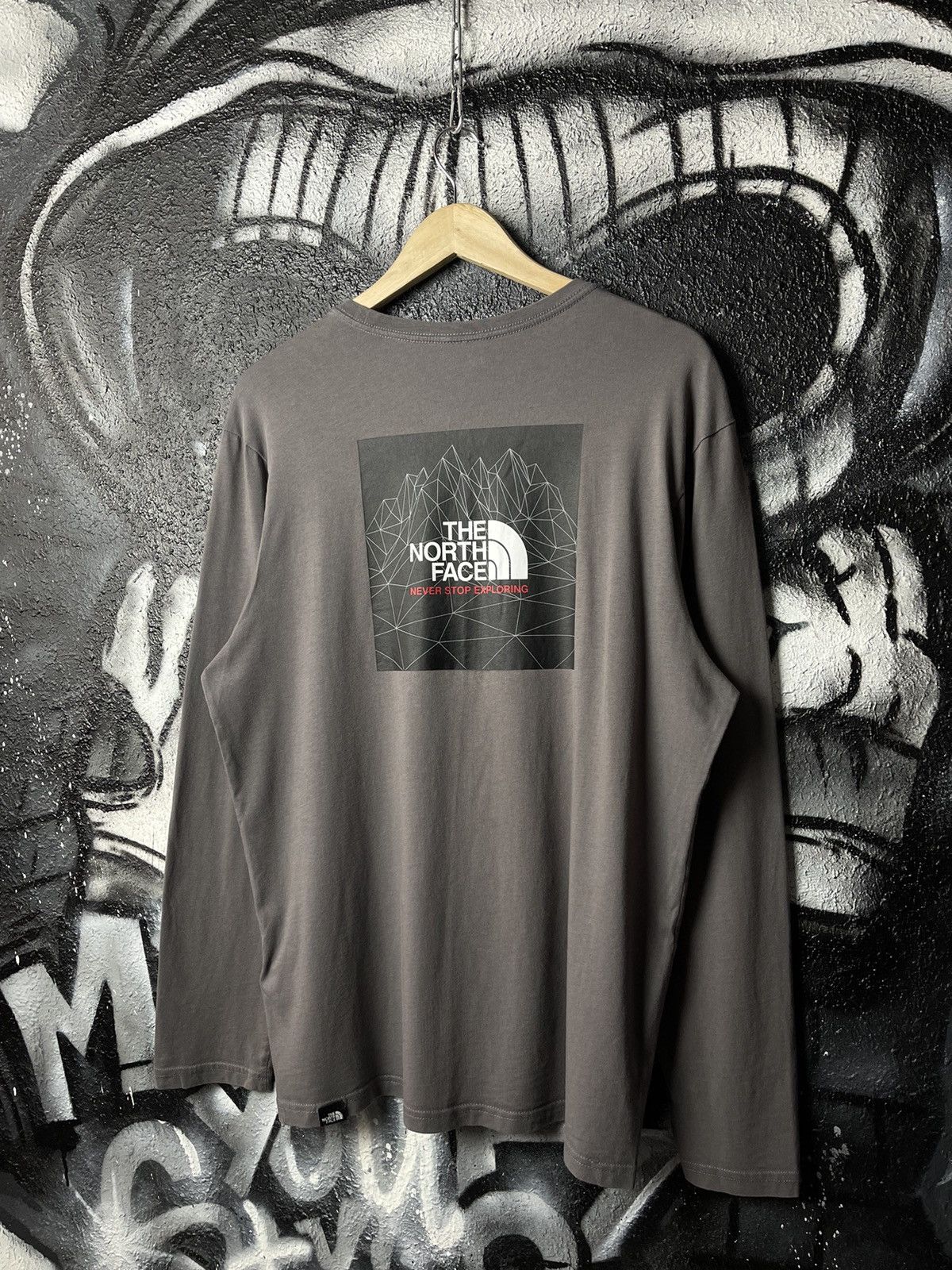 The North Face The North Face Back Box Logo Outdoor Grey Cotton Long Sleeve T-Shirt Size L Size US L / EU 52-54 / 3 - 1 Thumbnail