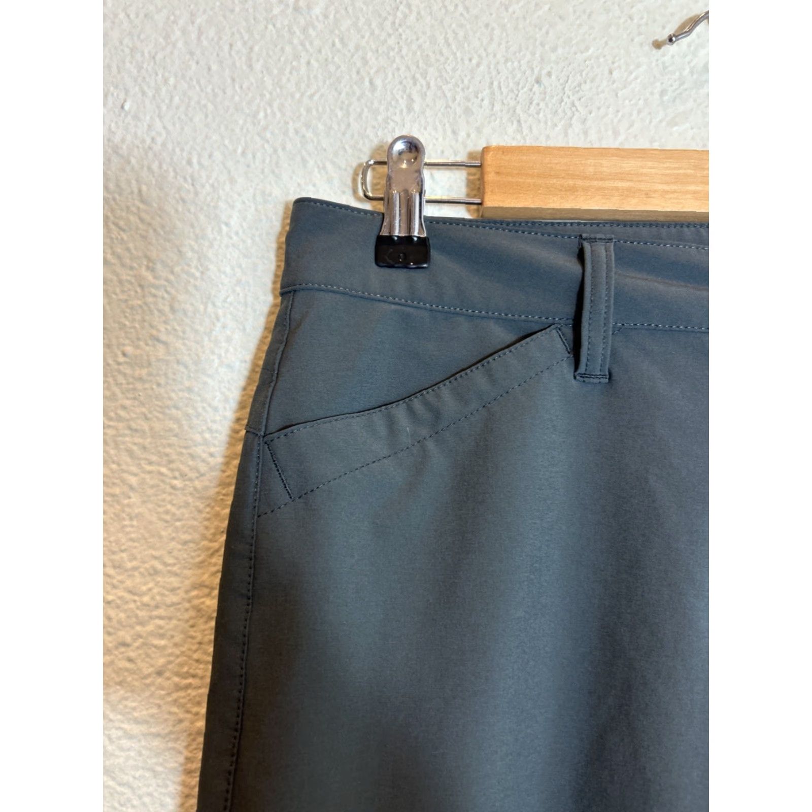 Eddie Bauer Eddie Bauer Womens Capri Pants Size 4 Gray Polyester Adventure 30x22 Size 27" / US 4 / IT 40 - 7 Thumbnail