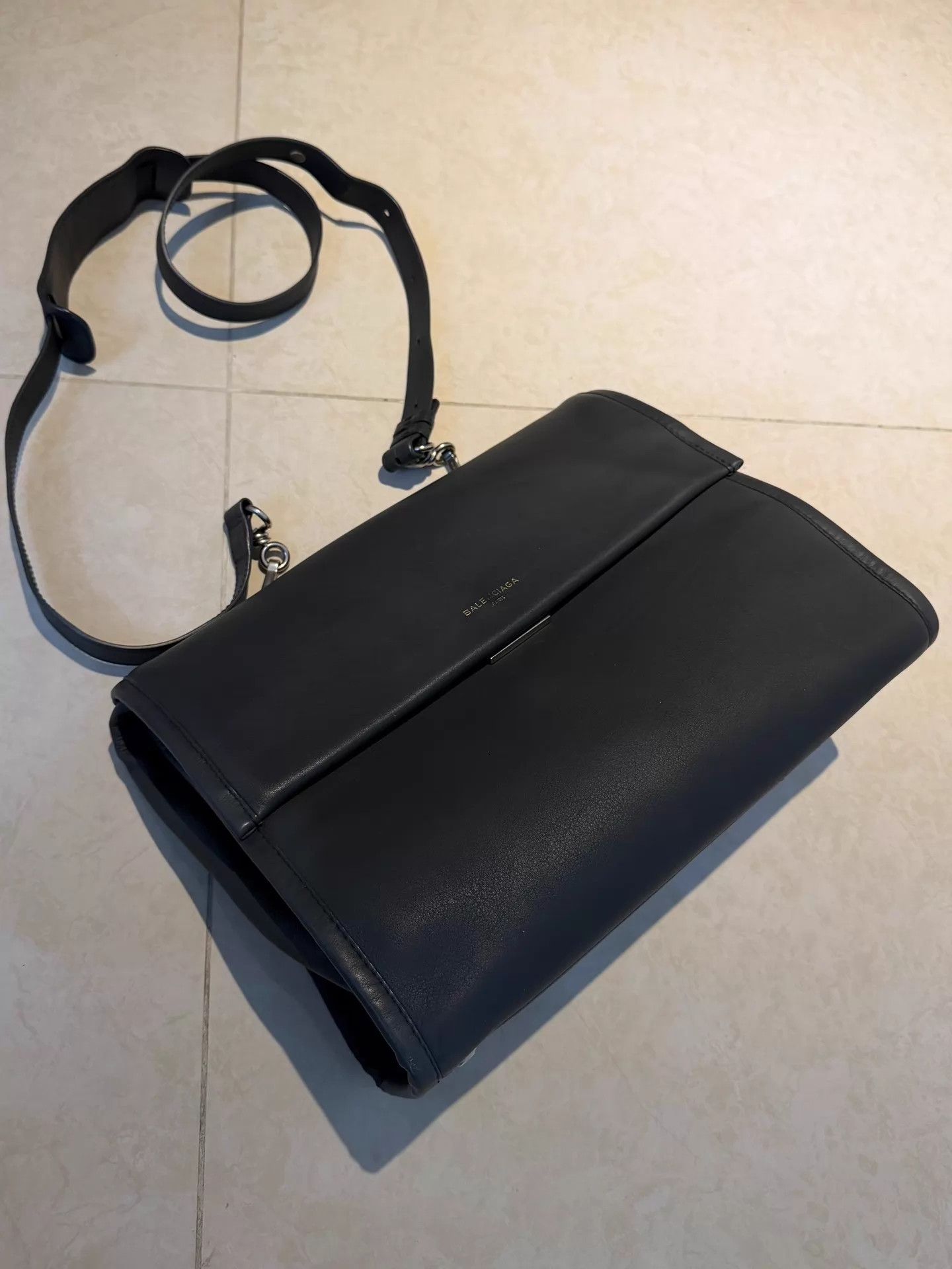 Balenciaga Balenciaga Logo Crossbody Bag Charcoal Vintage Golden Logo Size ONE SIZE - 1 Thumbnail