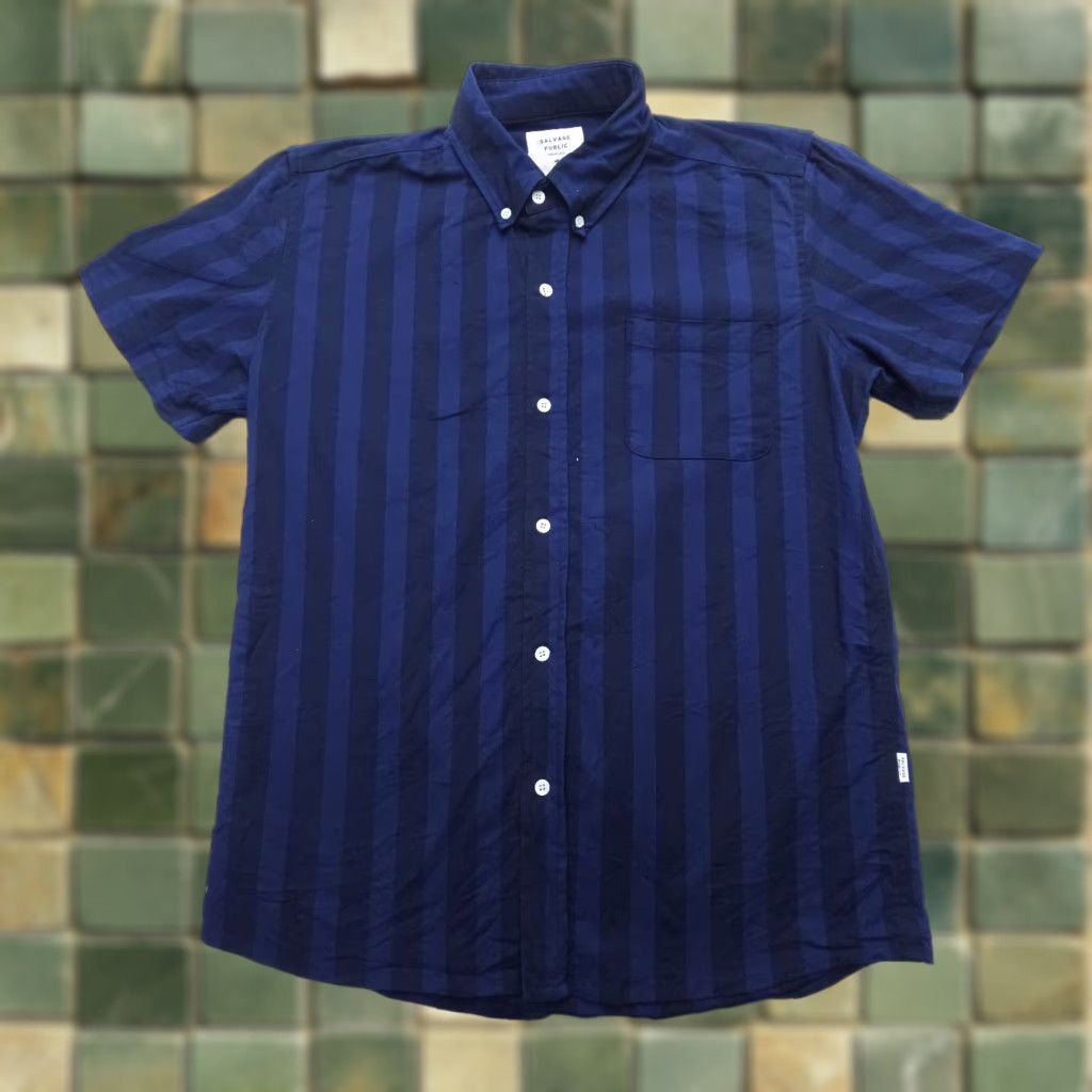 Vintage VINTAGE Salvage Public Men’s Shirt Button-Up Short Sleeve Blue L Organic Cotton Twill Striped Logo 90s Theme Mens Size US L / EU 52-54 / 3 - 1 Thumbnail