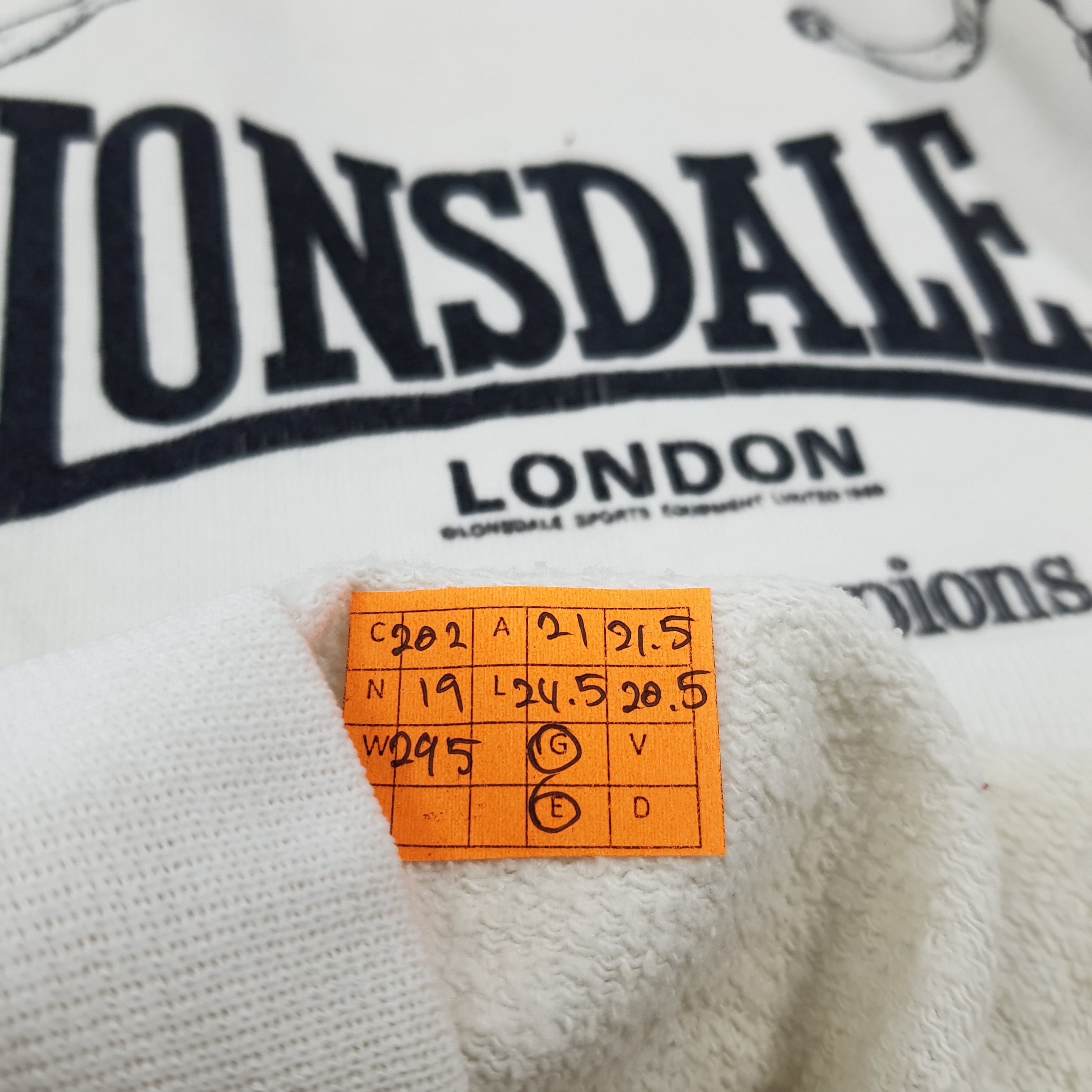 Lonsdale × Vintage Vintage Lonsdale London Champion Sports Equipment Sweatshirt Size US M / EU 48-50 / 2 - 6 Thumbnail