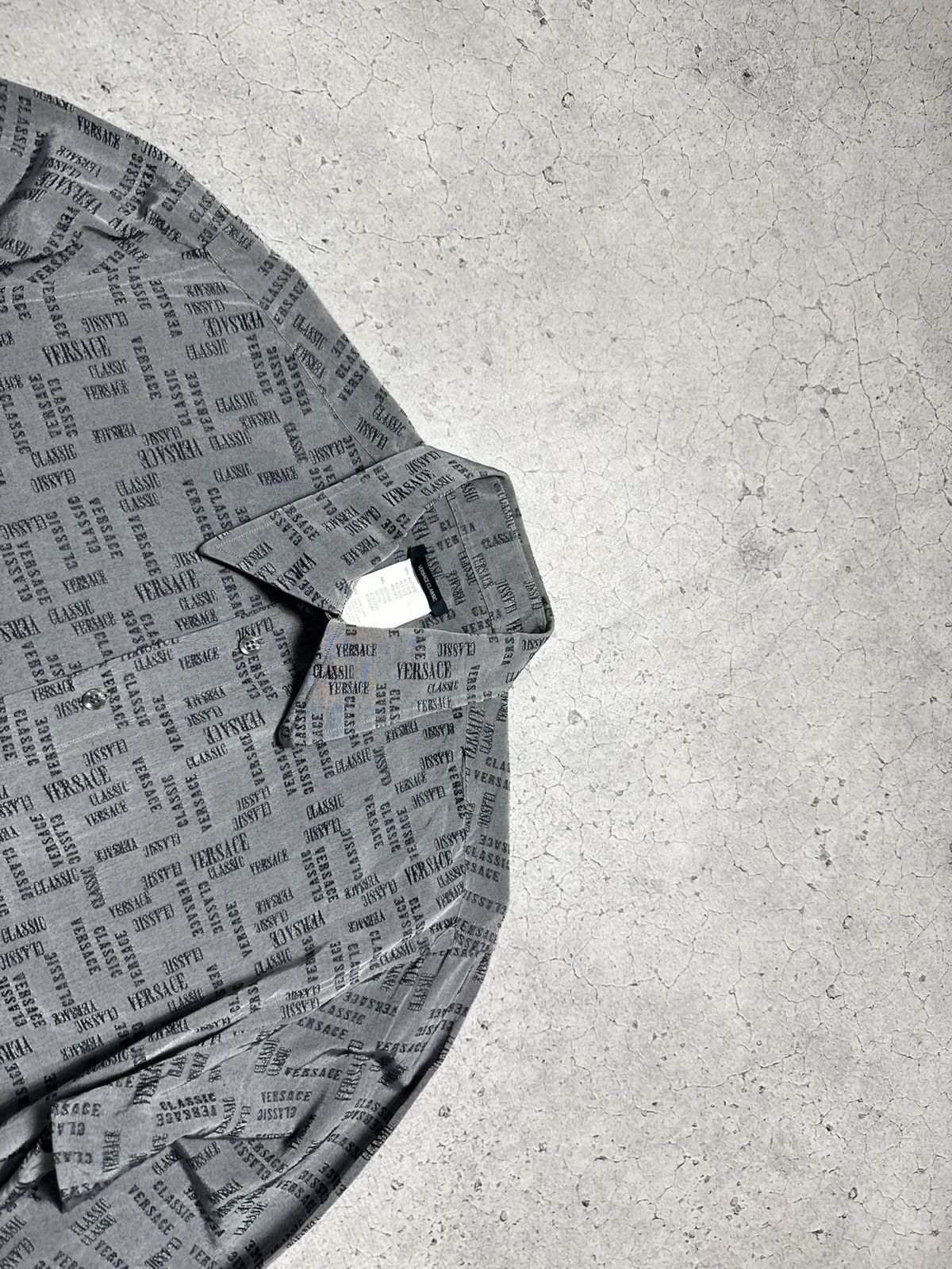 Versace Versace Classic Luxury Monogram Button Shirt Vintage Size US L / EU 52-54 / 3 - 5 Thumbnail