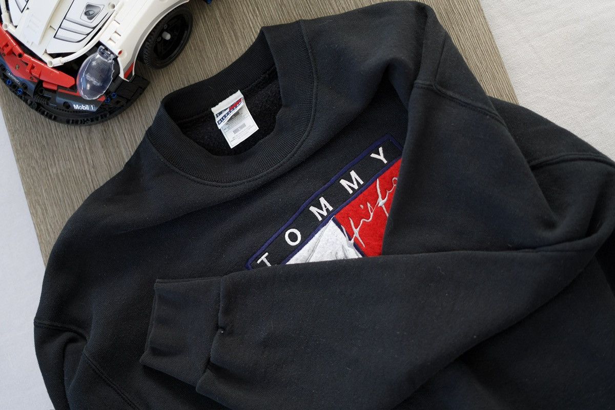 Tommy Hilfiger Tommy Hilfiger Vintage Crew Nevk Size US L / EU 52-54 / 3 - 4 Thumbnail
