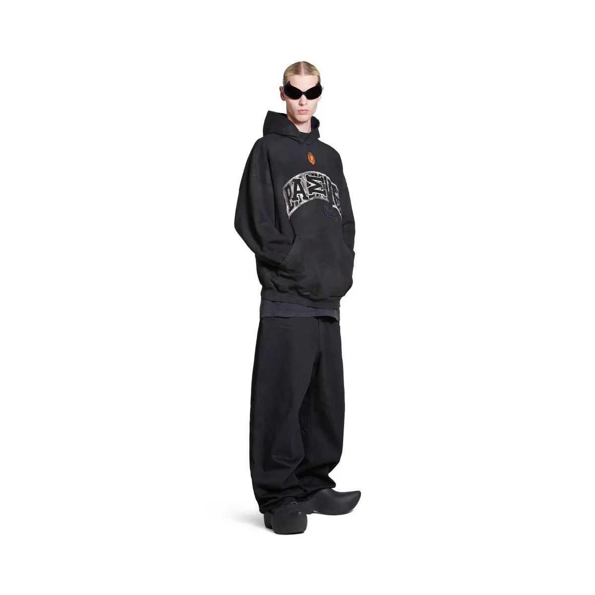 Balenciaga o1in1g0425 Skater Hoodie Oversized in Black Size US L / EU 52-54 / 3 - 1 Thumbnail