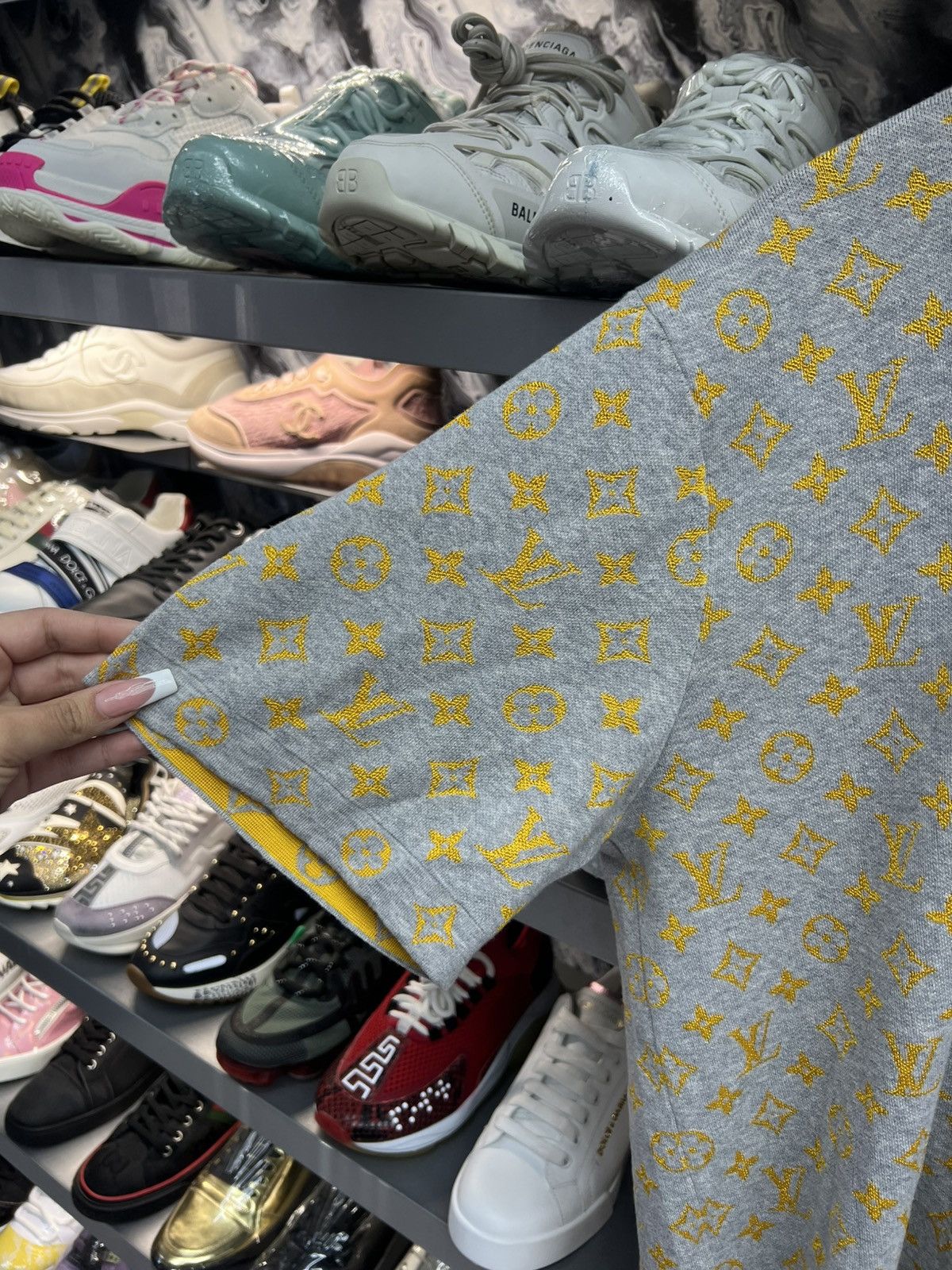 Louis Vuitton Louis Vuitton Monogram Tee Shirt Size US XL / EU 56 / 4 - 3 Thumbnail