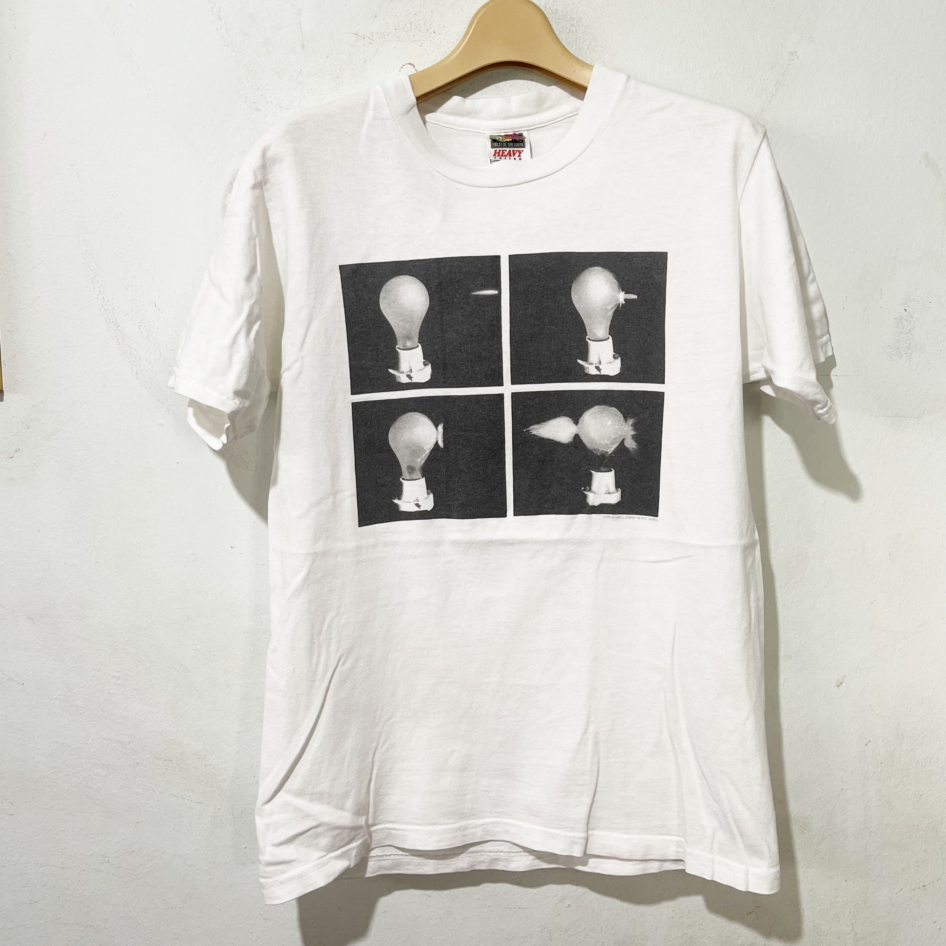 Vintage Vintage 90s Harold Edgerton Death of a Lightbulb T-Shirt Size US XS / EU 42 / 0 - 1 Thumbnail