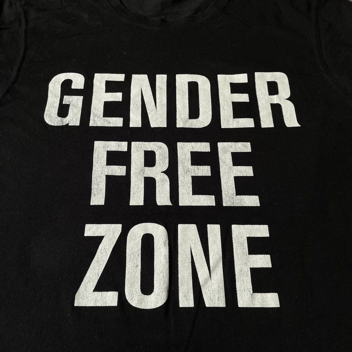 Vintage Vintage Y2K ADULT “ GENDER FREE ZONE LOGO “ FUNNY TEE Size US M / EU 48-50 / 2 - 6 Thumbnail