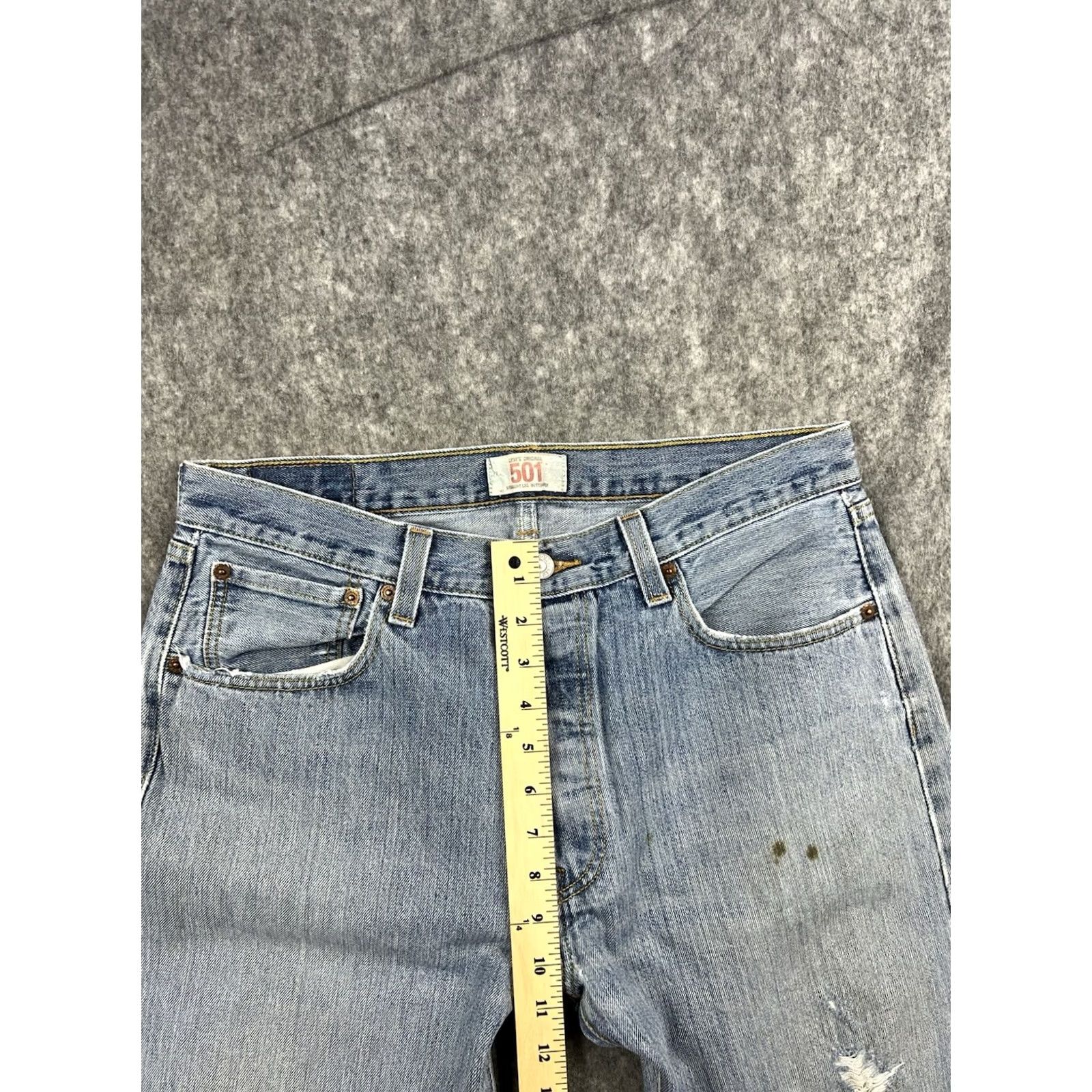 Levi's VINTAGE Levi’s 501 Jeans Men’s Straight Light Wash Distressed Size 34x36 Denim Jeans USA 90s Size US 34 / EU 50 - 4 Thumbnail