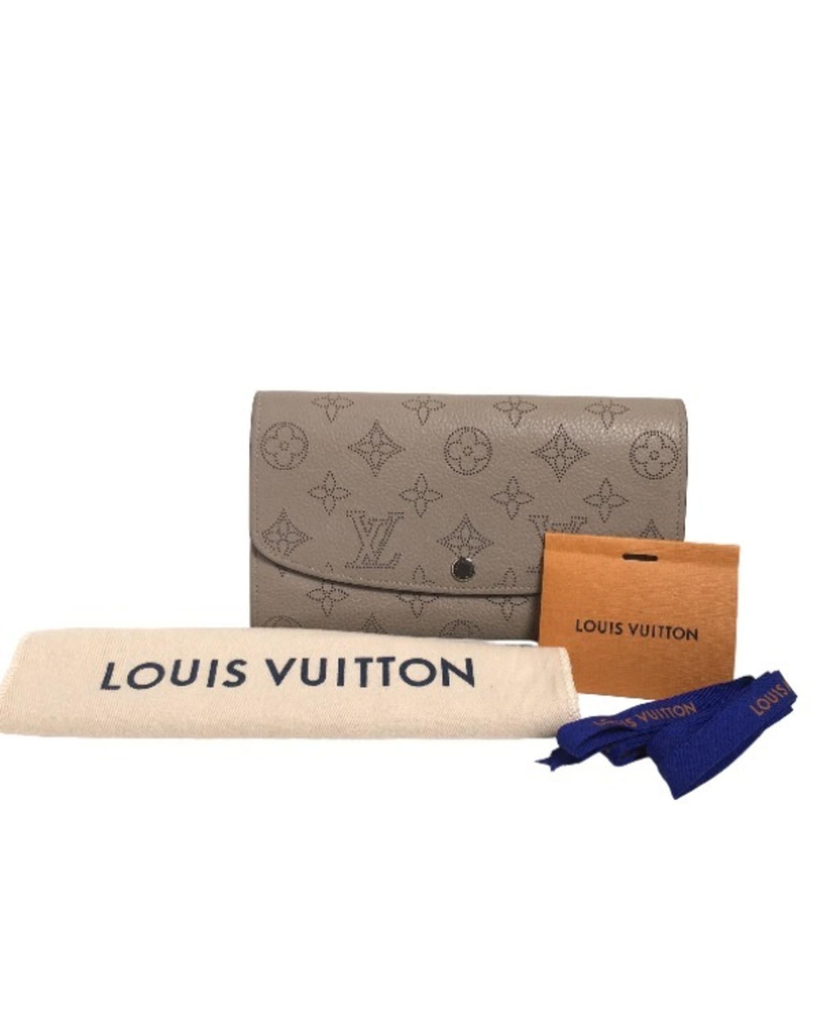 image of Louis Vuitton Luxurious Grey Leather Womens Wallet - Excellent Condition