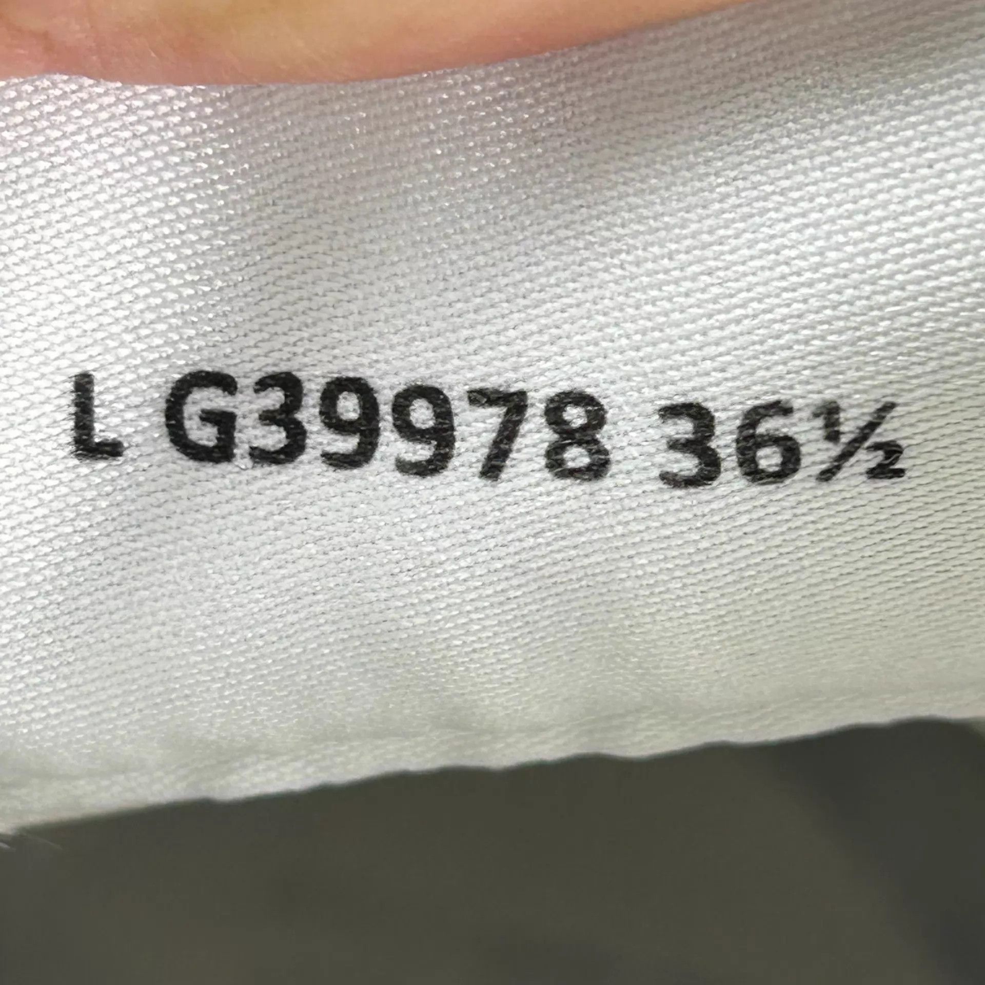 Chanel Chanel 24P White Leather Sneakers 36.5 Size US 6 / IT 36 - 7 Thumbnail