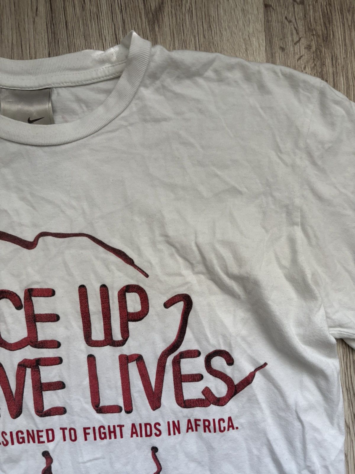 Nike Nike (RED) Lace Up Save Lives 2009 Size L Rare Collectible Size US L / EU 52-54 / 3 - 6 Thumbnail