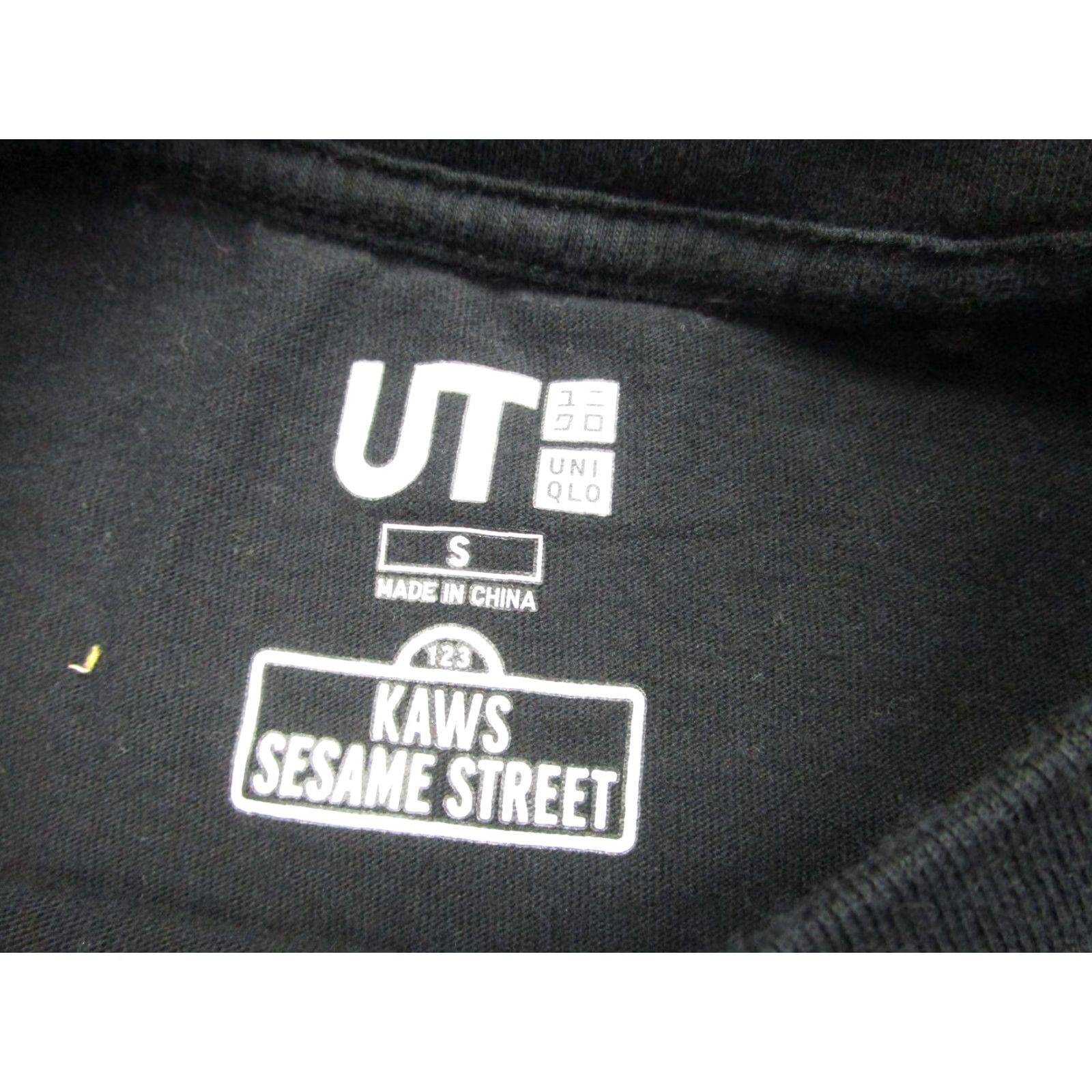 Uniqlo KAWS Uniqlo Sesame Street Black Pocket Tee Mens Small Cookie Monster Embroidered T-Shirt Size US S / EU 44-46 / 1 - 7 Thumbnail