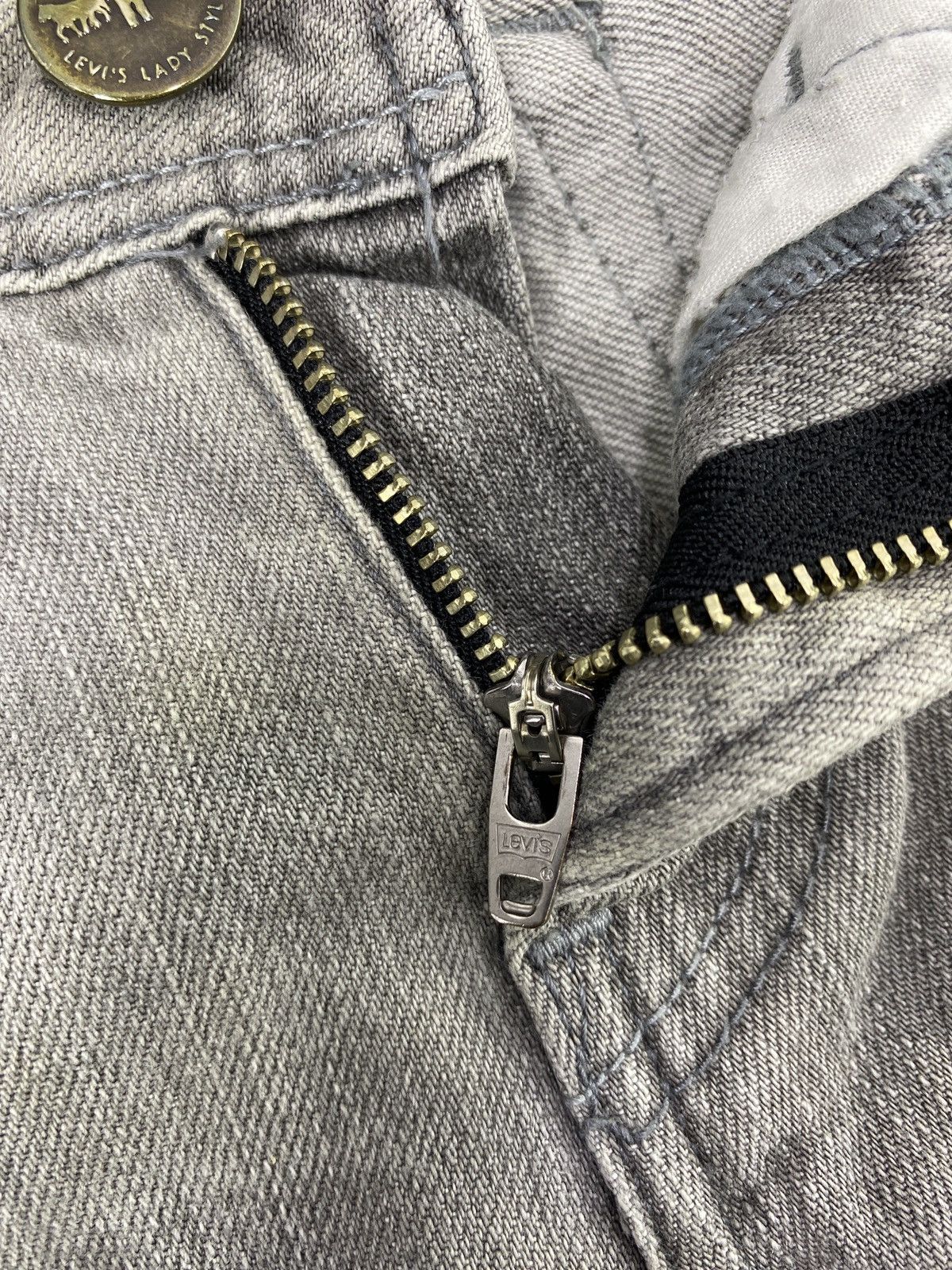 Jean × Levi's × Vintage Vintage Levis Lady Style Faded Grey Jeans - J1031 Size 27" / US 4 / IT 40 - 9 Thumbnail