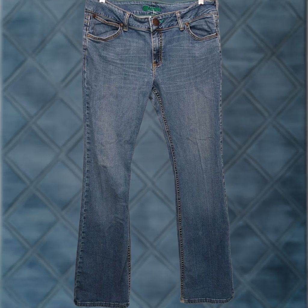 Wrangler Wrangler Jeans Bootcut Size 14 Medium Wash Blue Women Cotton Spandex Distressed Bottom 13/14 x 34 Size 36" / US 14 / IT 50 - 1 Thumbnail