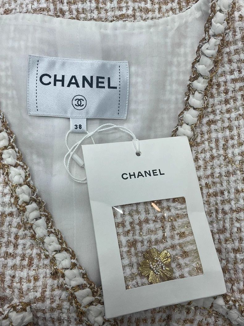 Chanel Chanel 26C gold stitched tweed four-pocket jacket Size XS / US 0-2 / IT 36-38 - 4 Thumbnail