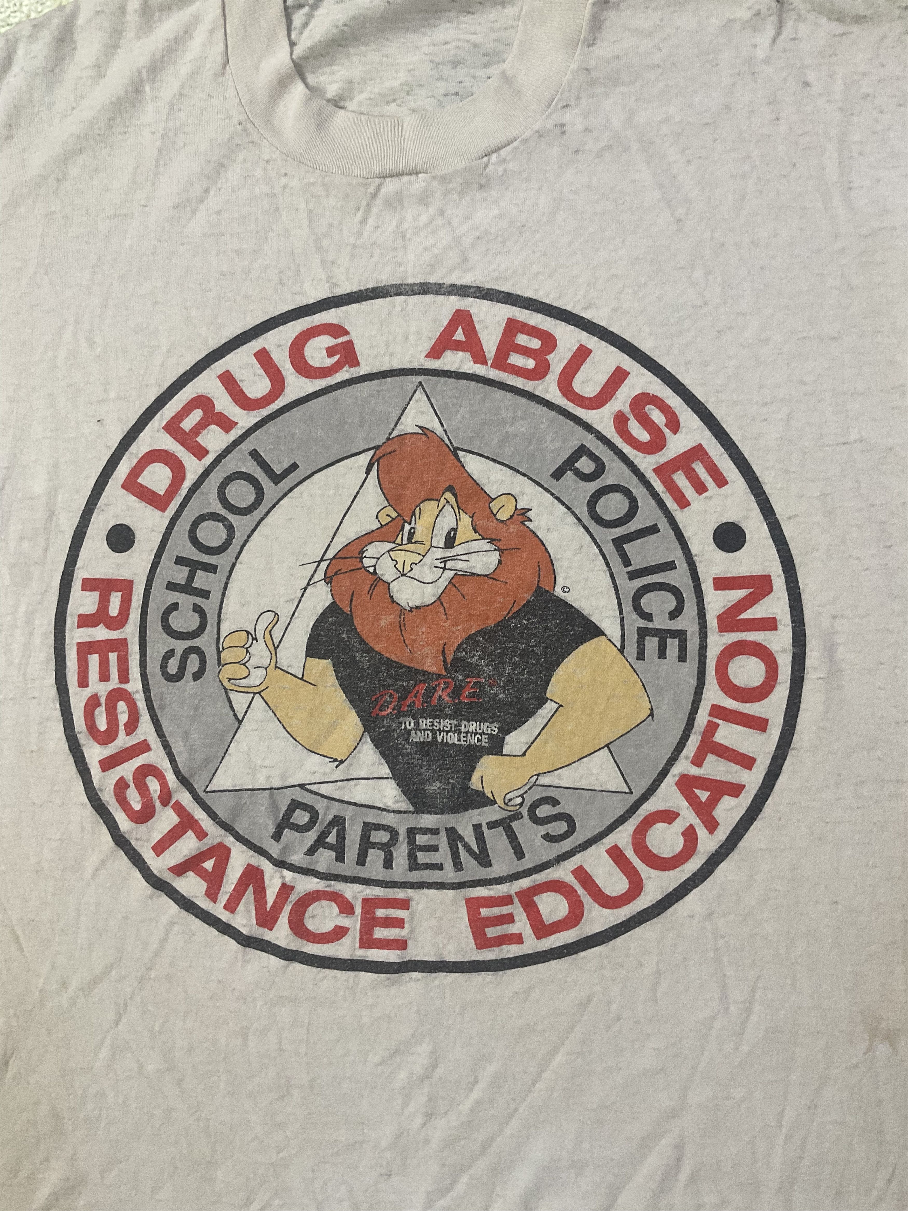 D.A.R.E Vintage Soft & Thin 90s DARE Daren the Lion T-Shirt Size US L / EU 52-54 / 3 - 2 Thumbnail