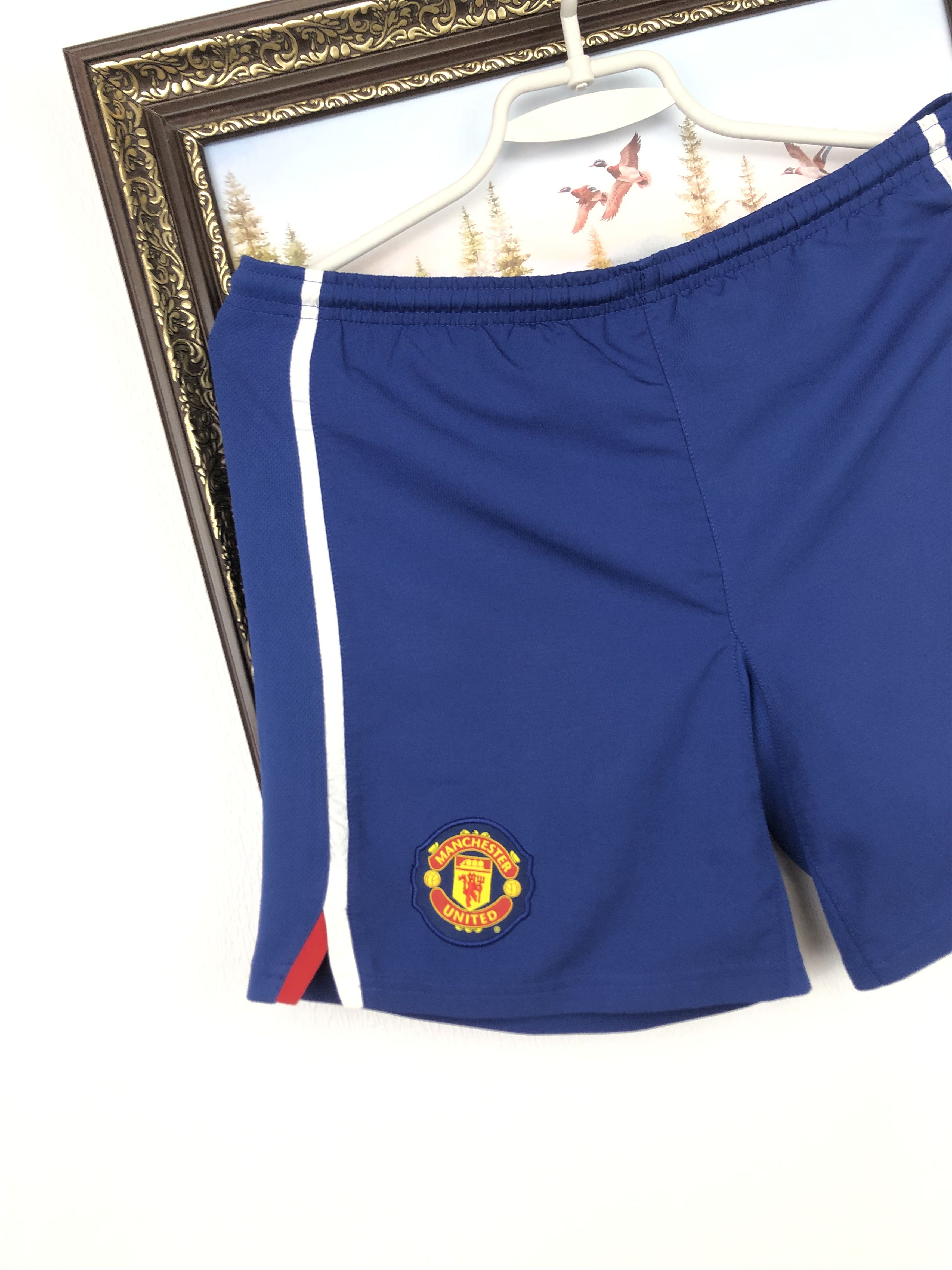 Nike Vintage Manchester United Football Shorts Soccer Boys 10 Size US 26 / EU 42 - 3 Thumbnail