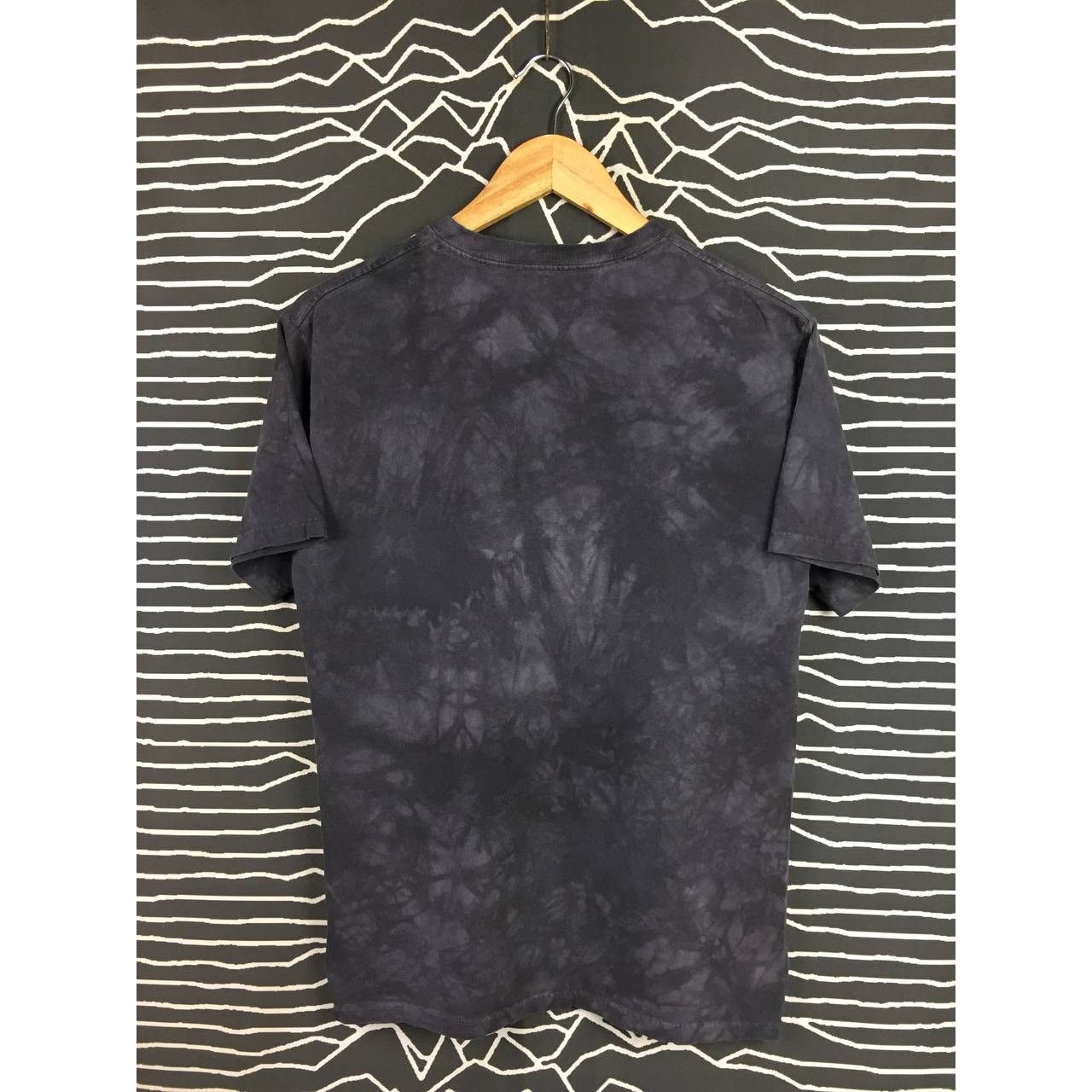 The Mountain The Mountain 2014 By Michael McGloin Ying Yang Wolves Tee Size US M / EU 48-50 / 2 - 8 Thumbnail