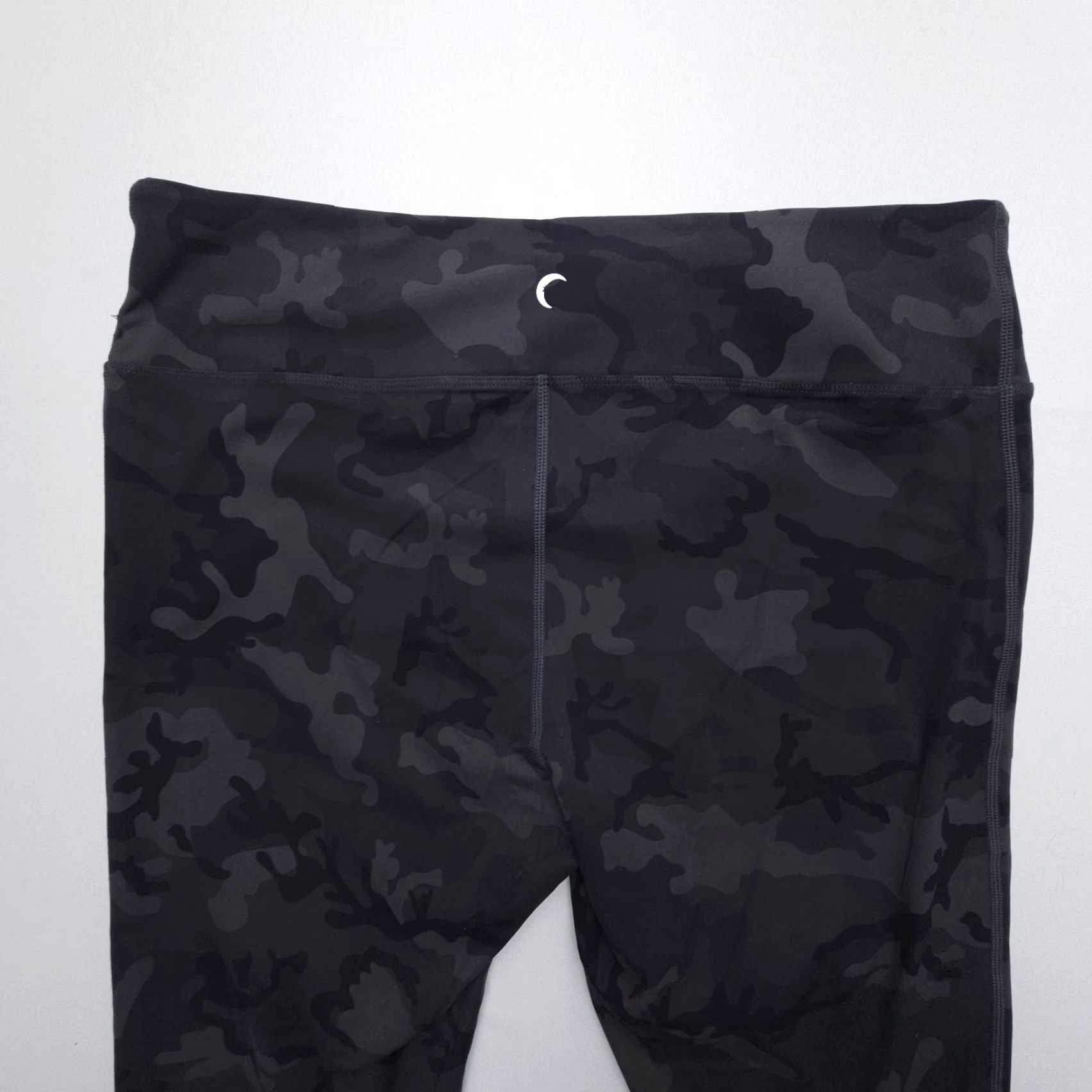 Vintage VINTAGE Zyia Active Leggings Womens 16 - 18 Black Camouflage Powerhold By Fabletics Skinny 24 in Inseam Womens Size 38" / US 16 / IT 52 - 8 Thumbnail