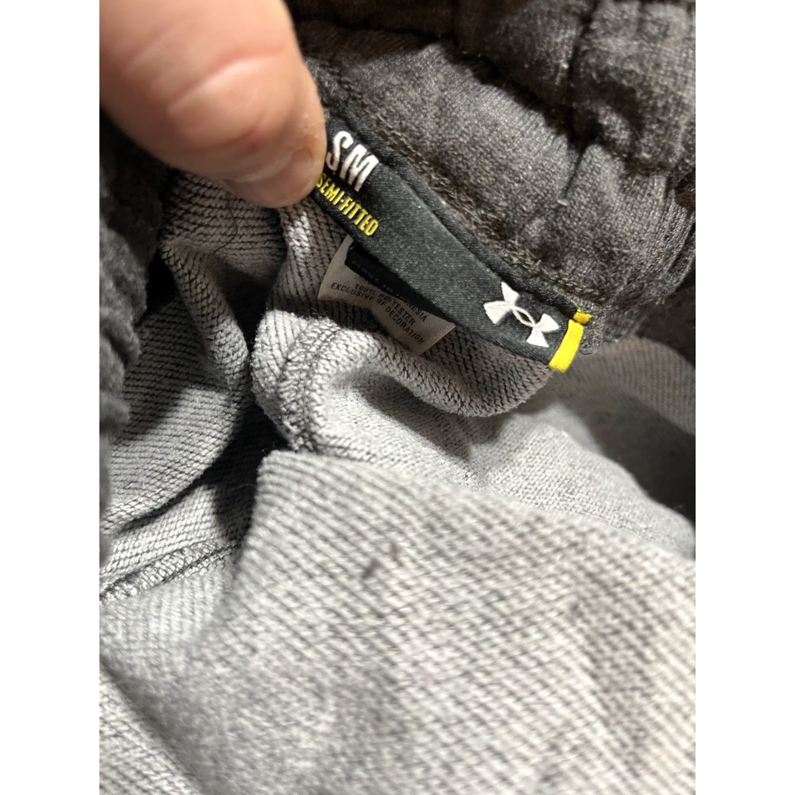 Under Armour Under Armour Gray Drawstring Semi Fitted Fleece Shorts Women's Size S Flawed Size 28" / US 6 / IT 42 - 2 Thumbnail