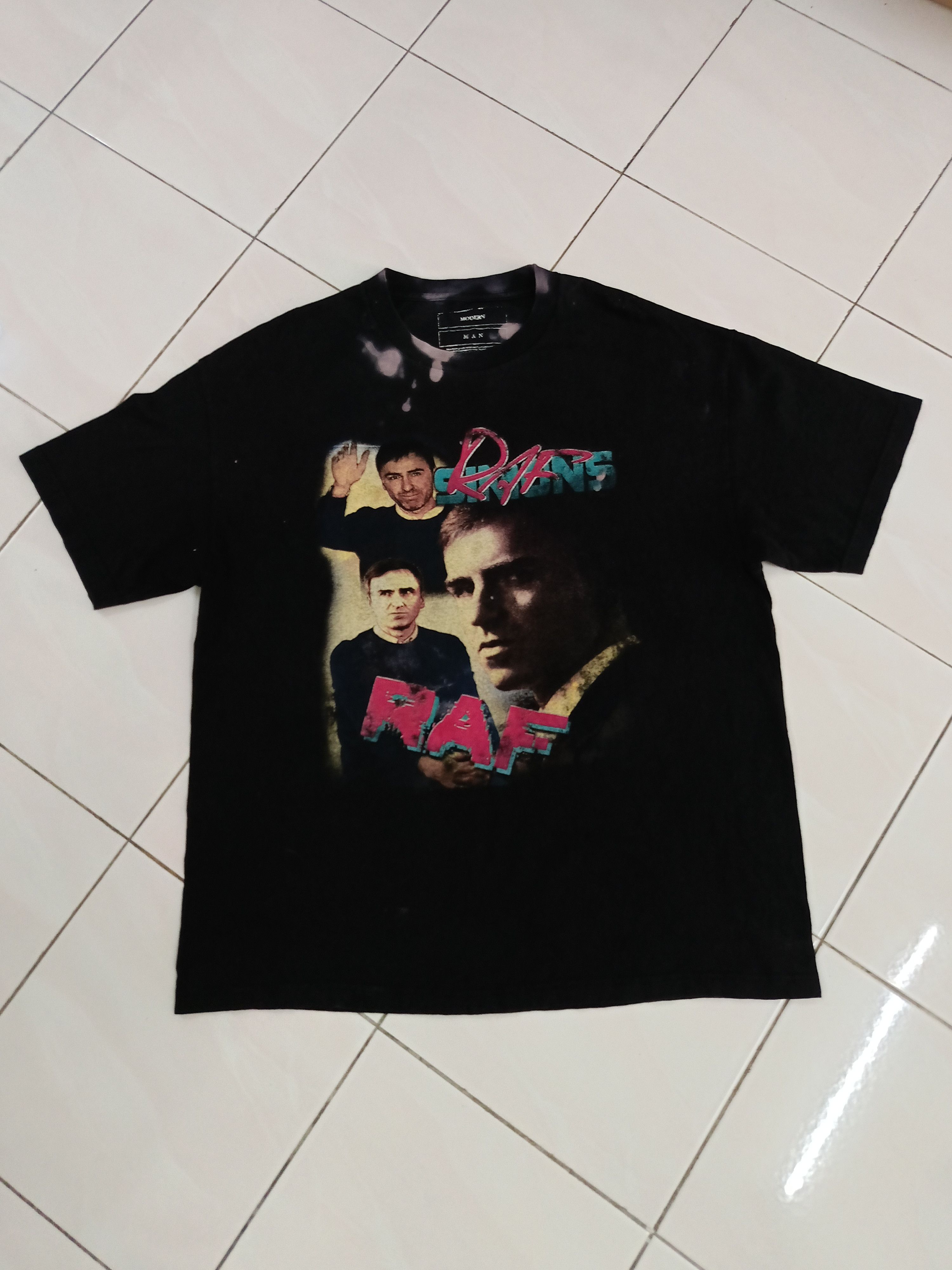 Colette “Raf Simons Picture Tee” Colette X modern man Tee Size US XL / EU 56 / 4 - 3 Thumbnail
