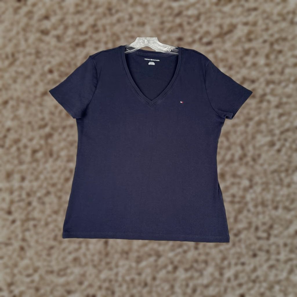 Tommy Hilfiger VINTAGE? No. Tommy Hilfiger Shirt Women Extra Large Blue V-Neck Short Sleeve 100% Cotton Knit T-Shirt XL Blue Logo Embroidered Casual Womens Size XL / US 12-14 / IT 48-50 - 1 Thumbnail