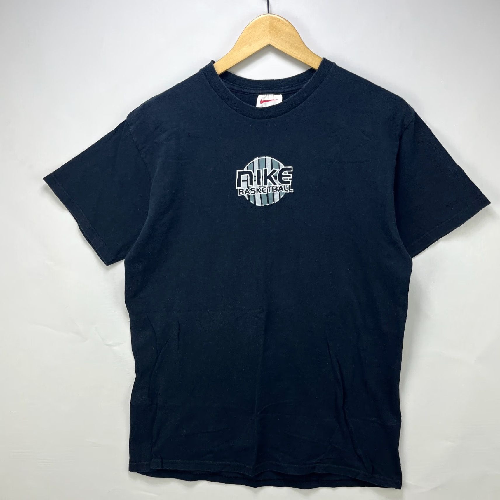 Nike VINTAGE Nike Basketball T-Shirt Small Mens 90s Black Made in USA Size US S / EU 44-46 / 1 - 4 Thumbnail